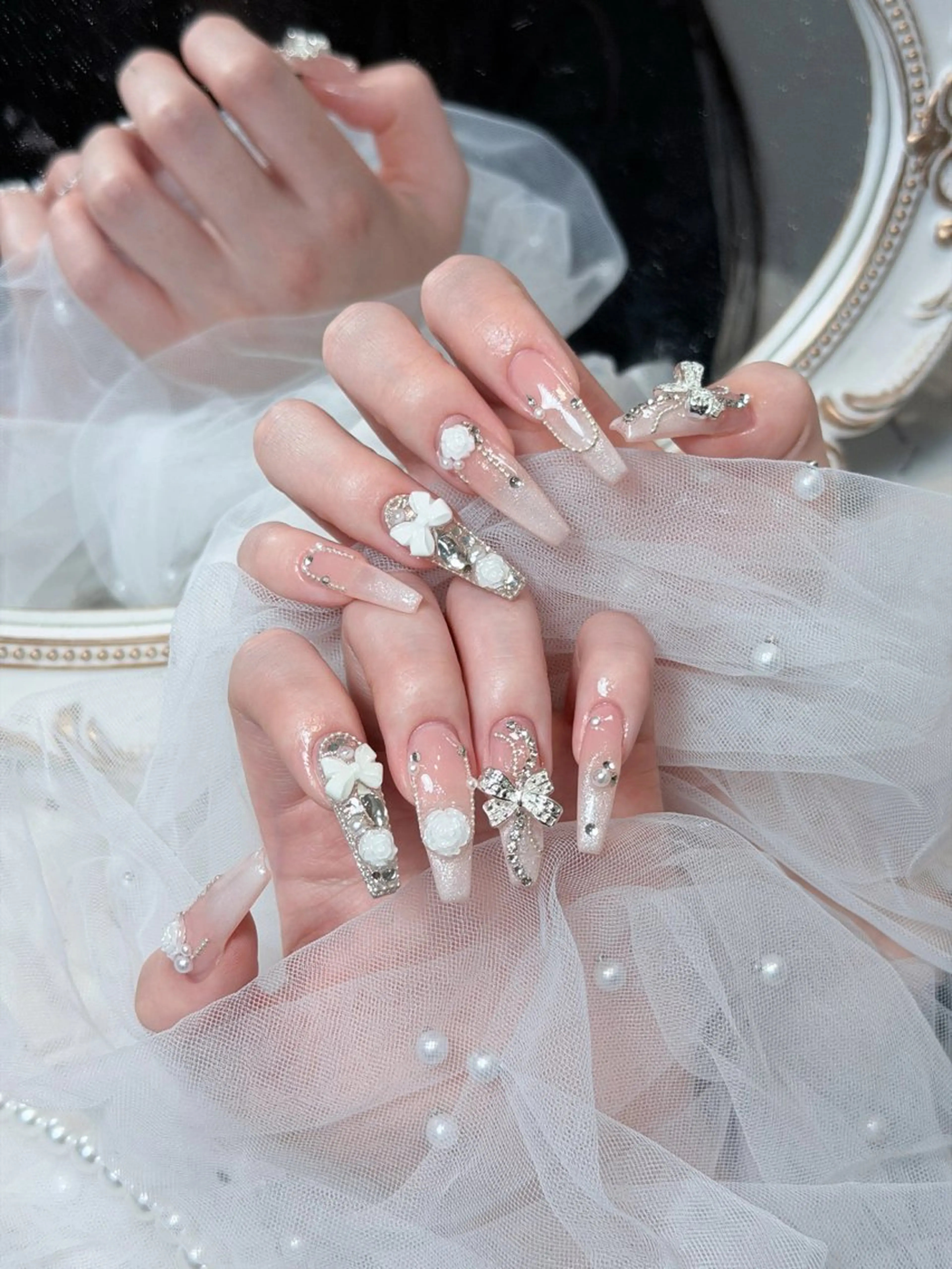 ネイル チークネイル ドット フレンチネイル グラデーション ハート ハンドネイル Julli NailStudioのネイルデザイン