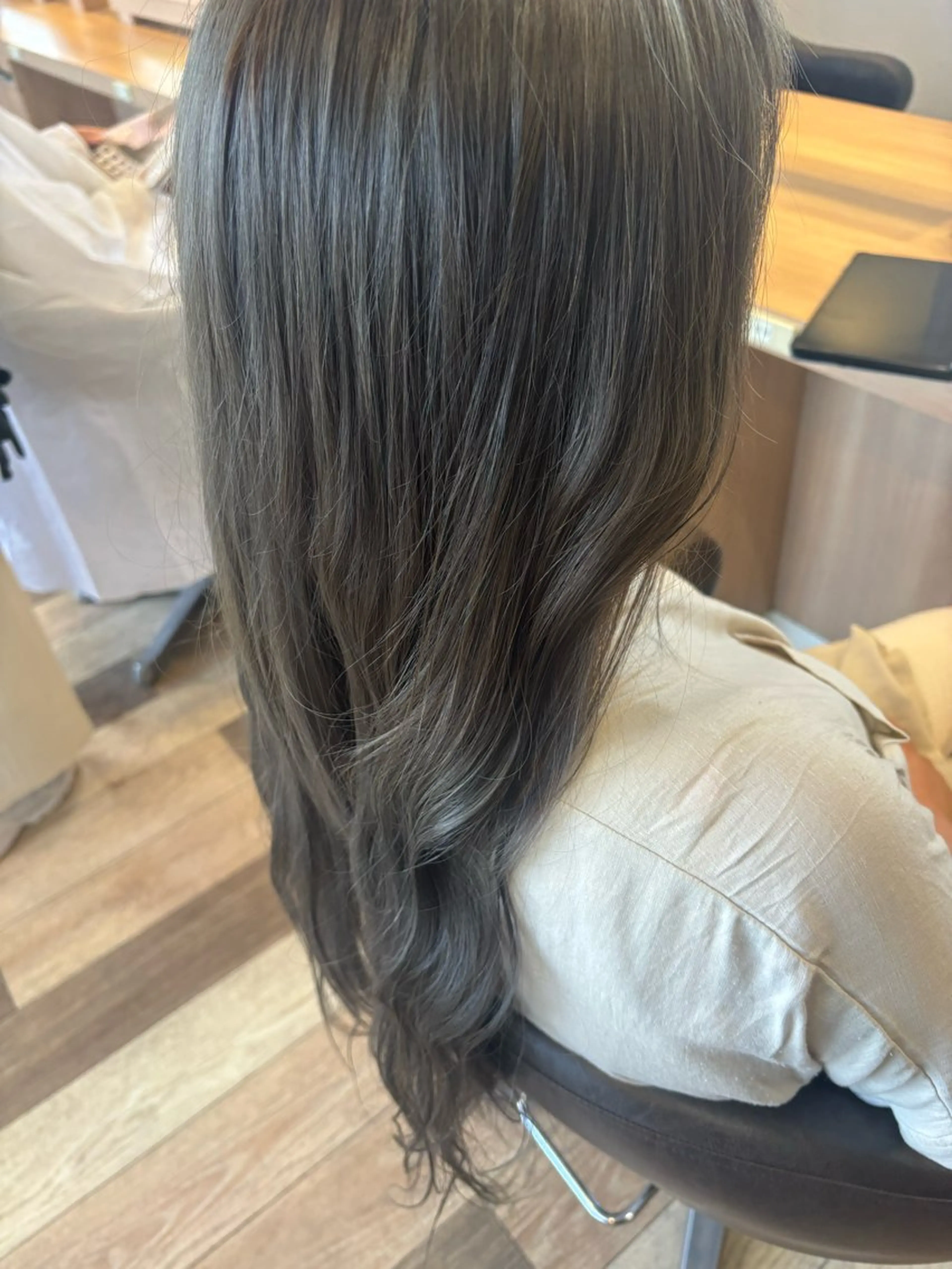 ロング カラー アッシュ ブリーチ Dali   新札幌店所属・Dali 若松　朋美のヘアスタイル