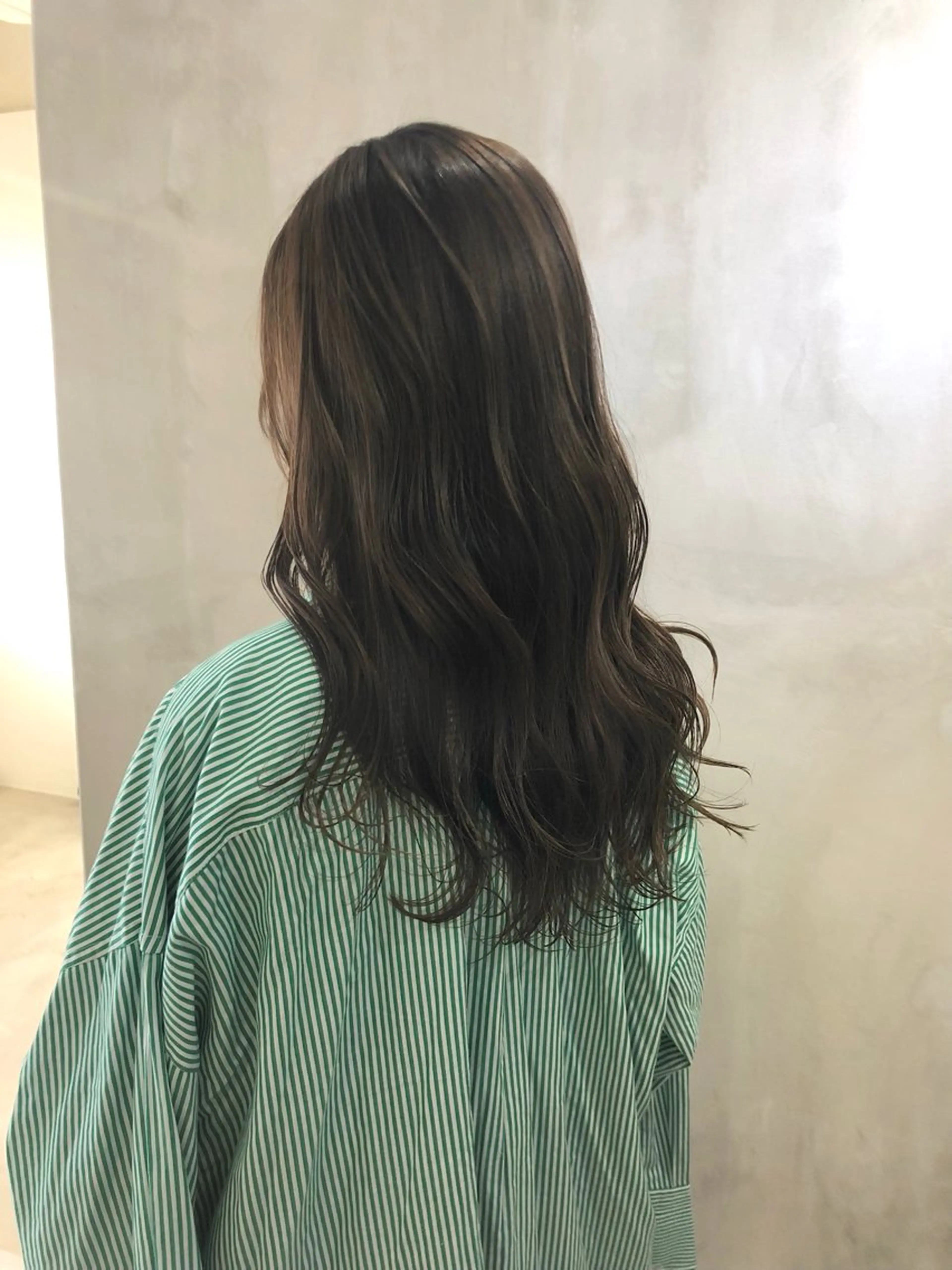 セミロング カラー ブリーチ ブラウンカラー ダブルカラー ブリーチなしカラー オリーブブラウン ヘアカラー トリートメント suzu /フリーランス吉祥寺のヘアスタイル