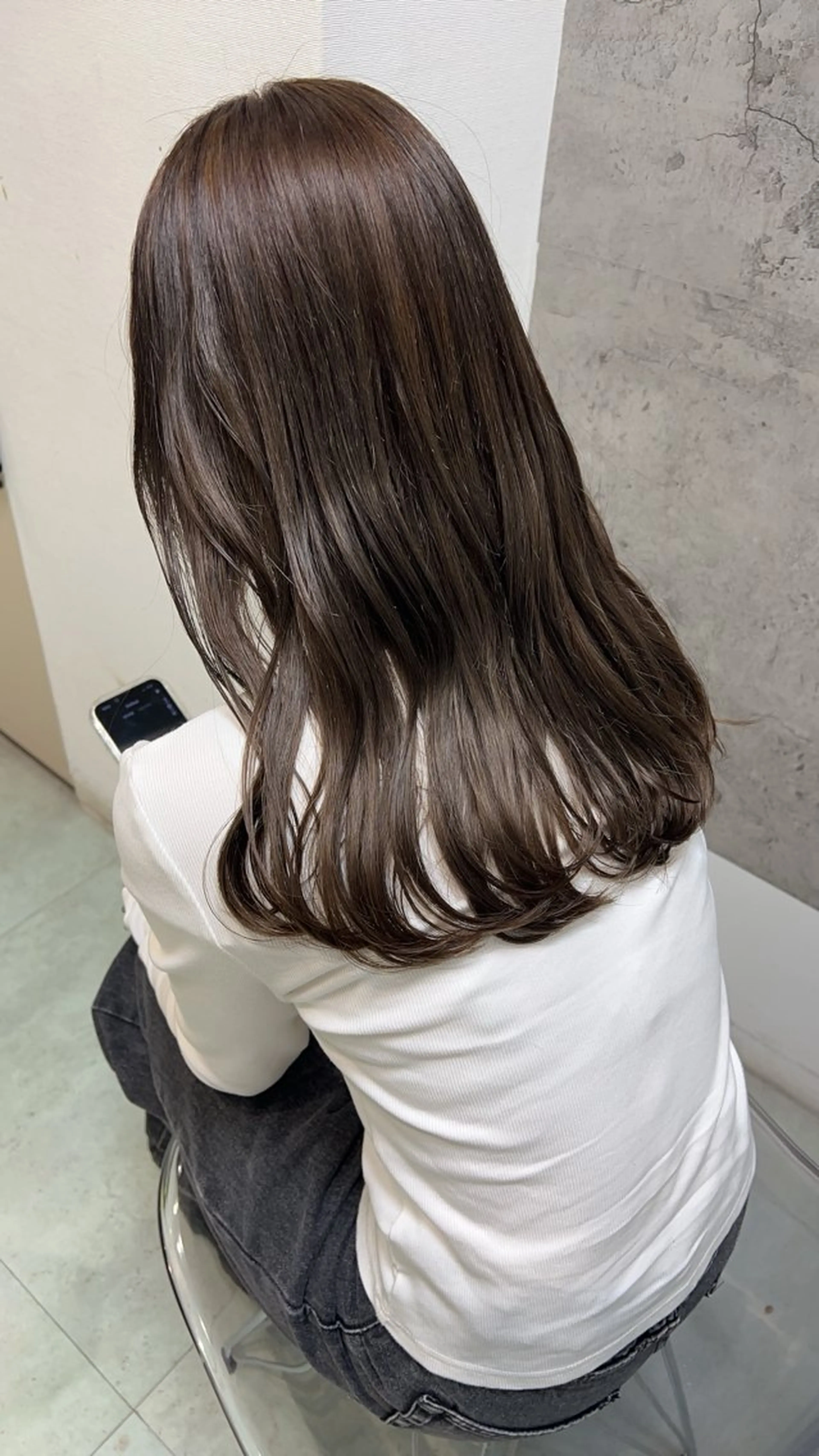 ミディアム カラー ブリーチ 透明感カラー ブリーチなしカラー ヘアカラー ayaka🫧 梅田ダブルカラーのヘアスタイル