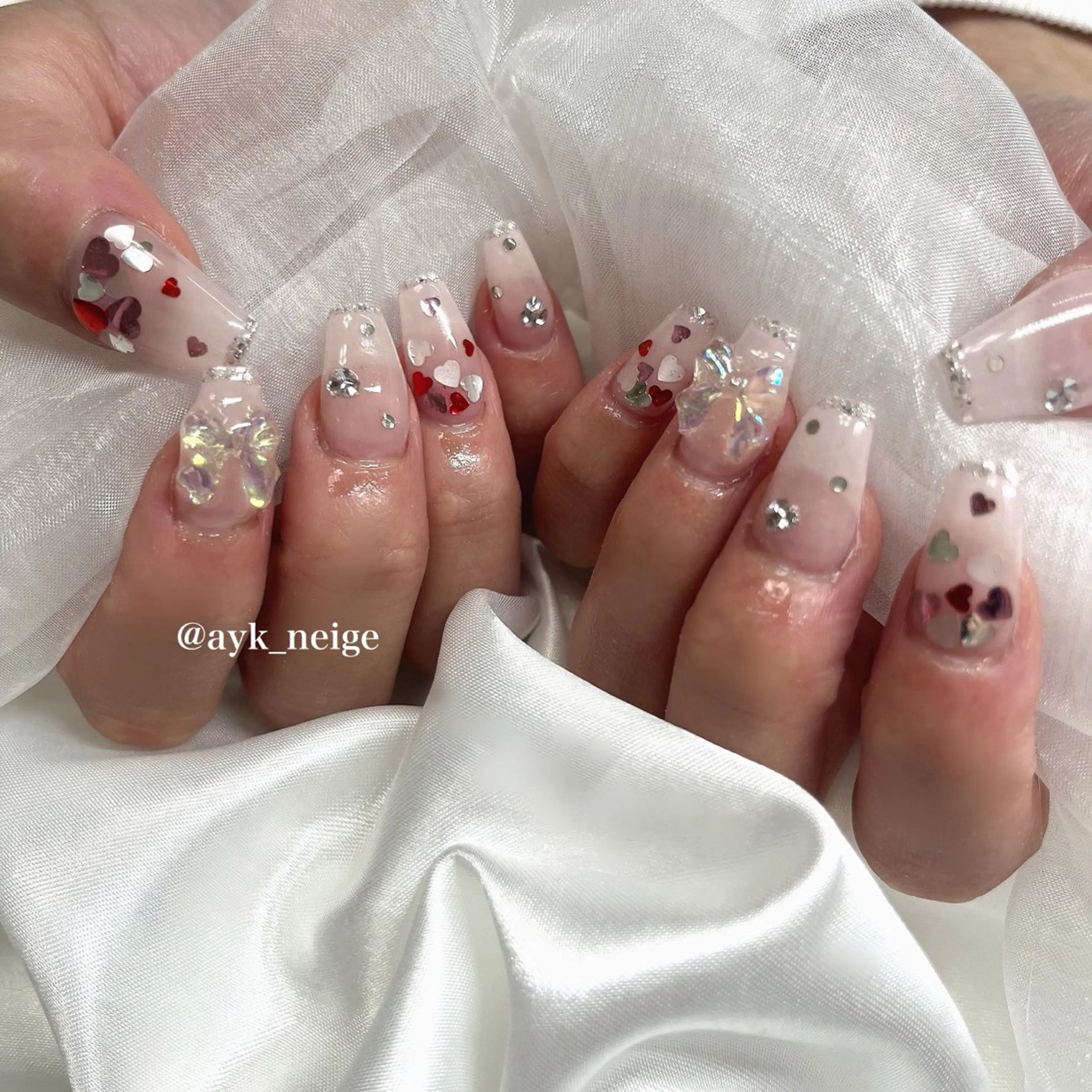 ネイル フットネイル キラキラネイル 韓国ネイル リボン シンプルネイル n'eige nail所属・大谷 綾香のネイルデザイン