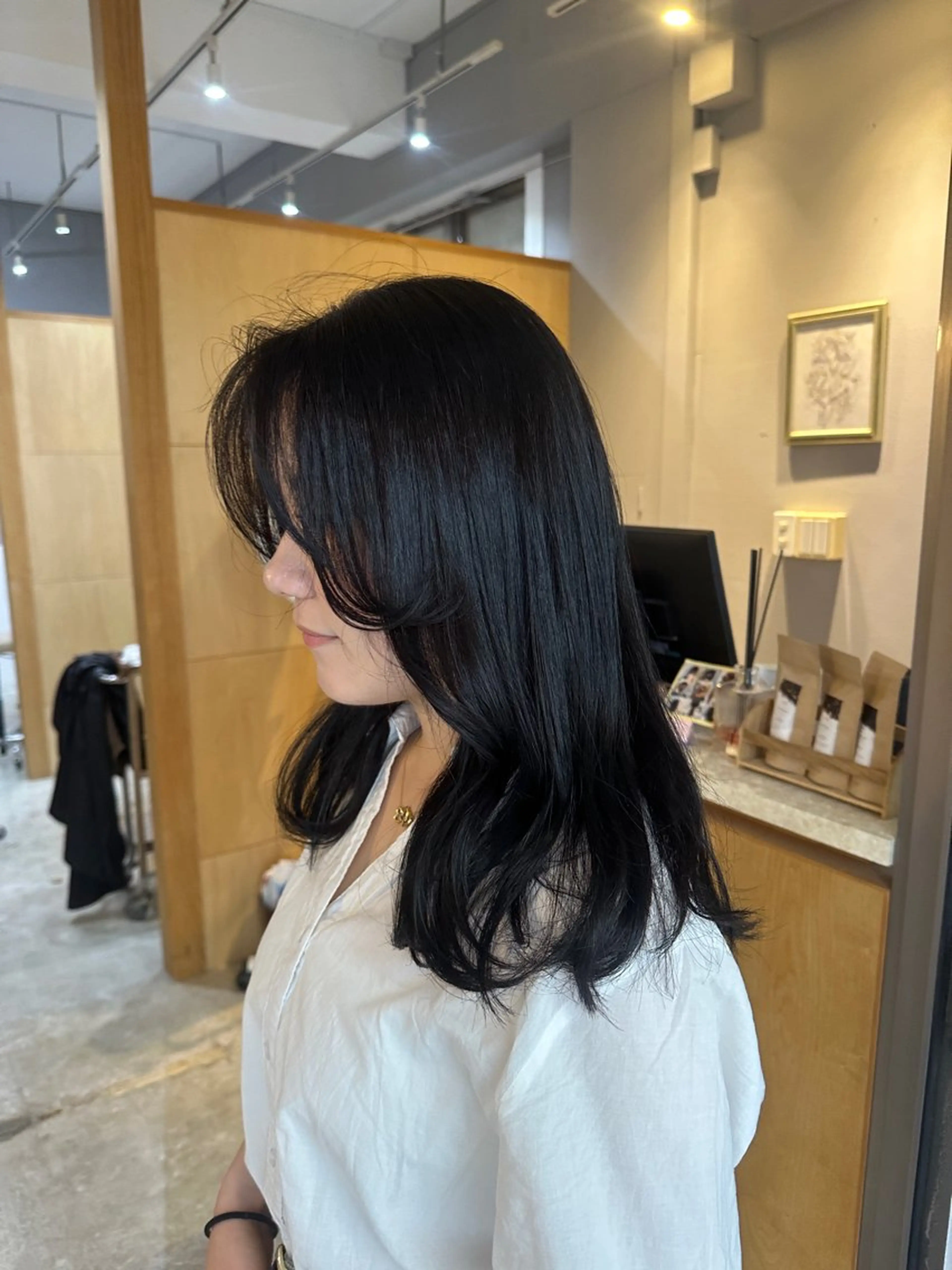 ミディアム カット ヘアカラー トリートメント miloc MOMOKAのヘアスタイル
