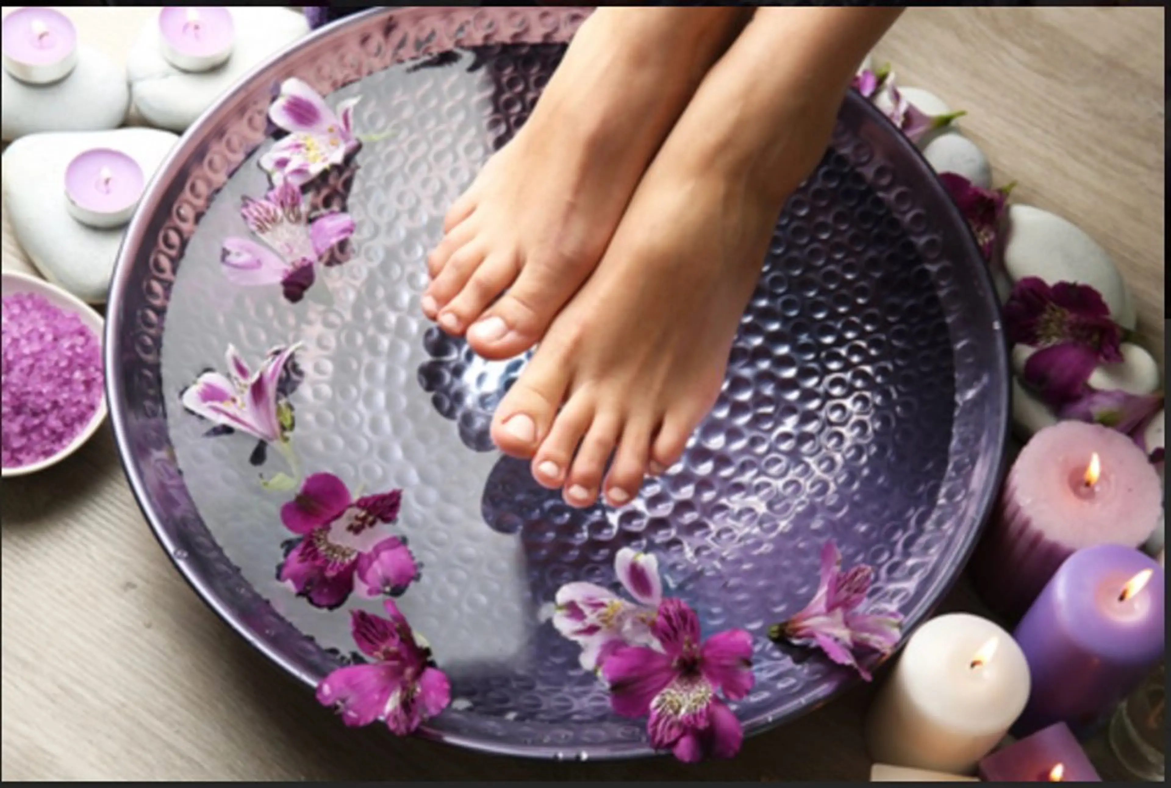 FOOT【角質ケア】フットバス→足裏の角質ケア→スクラブ→保湿(爪の形成、甘皮ケアは含まれません/別途+2000円)の写真