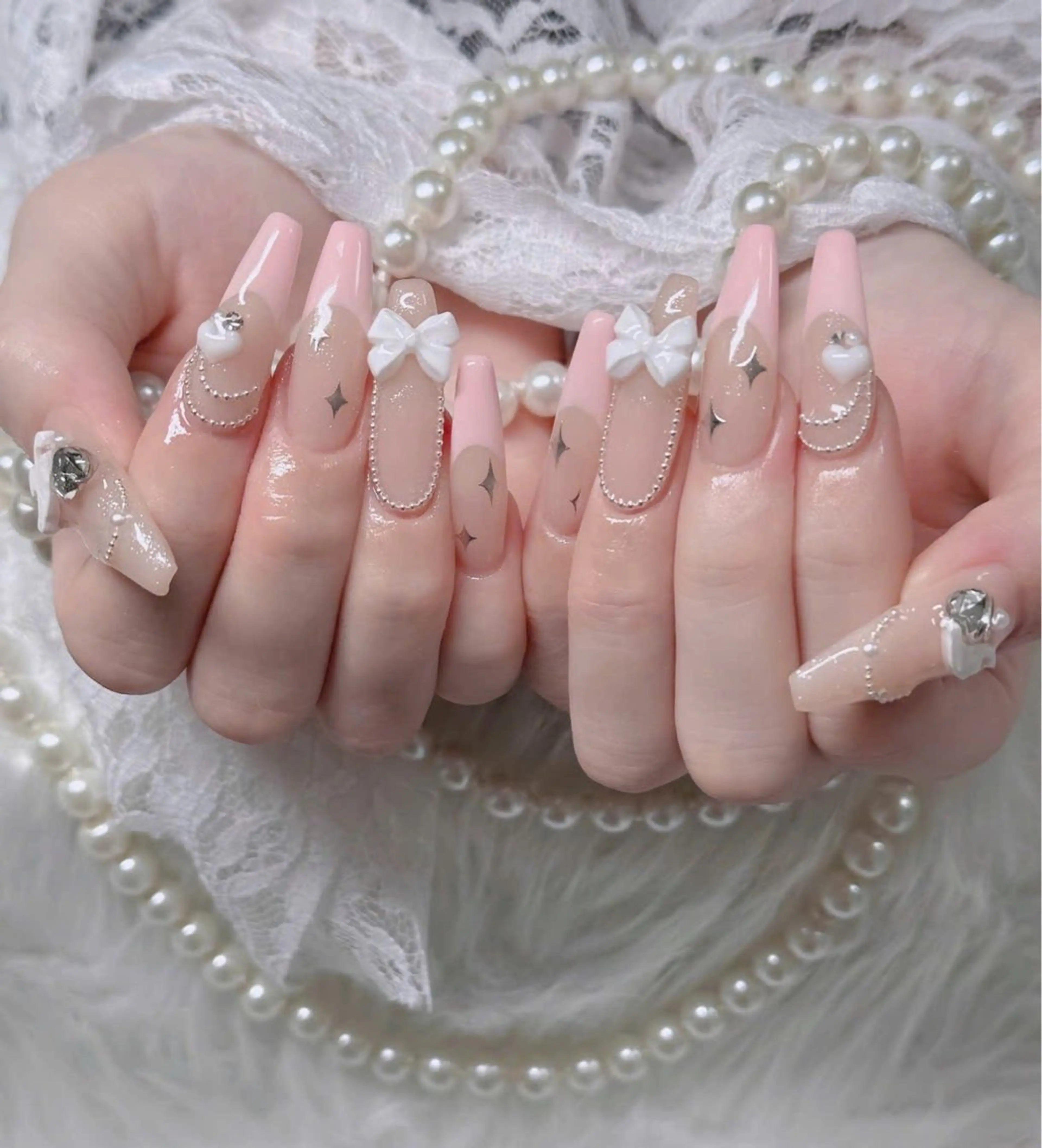 ネイル オーロラネイル フレンチネイル ジェルネイル ハロウィン キラキラネイル ハンドネイル H.baby Nail Salonのネイルデザイン