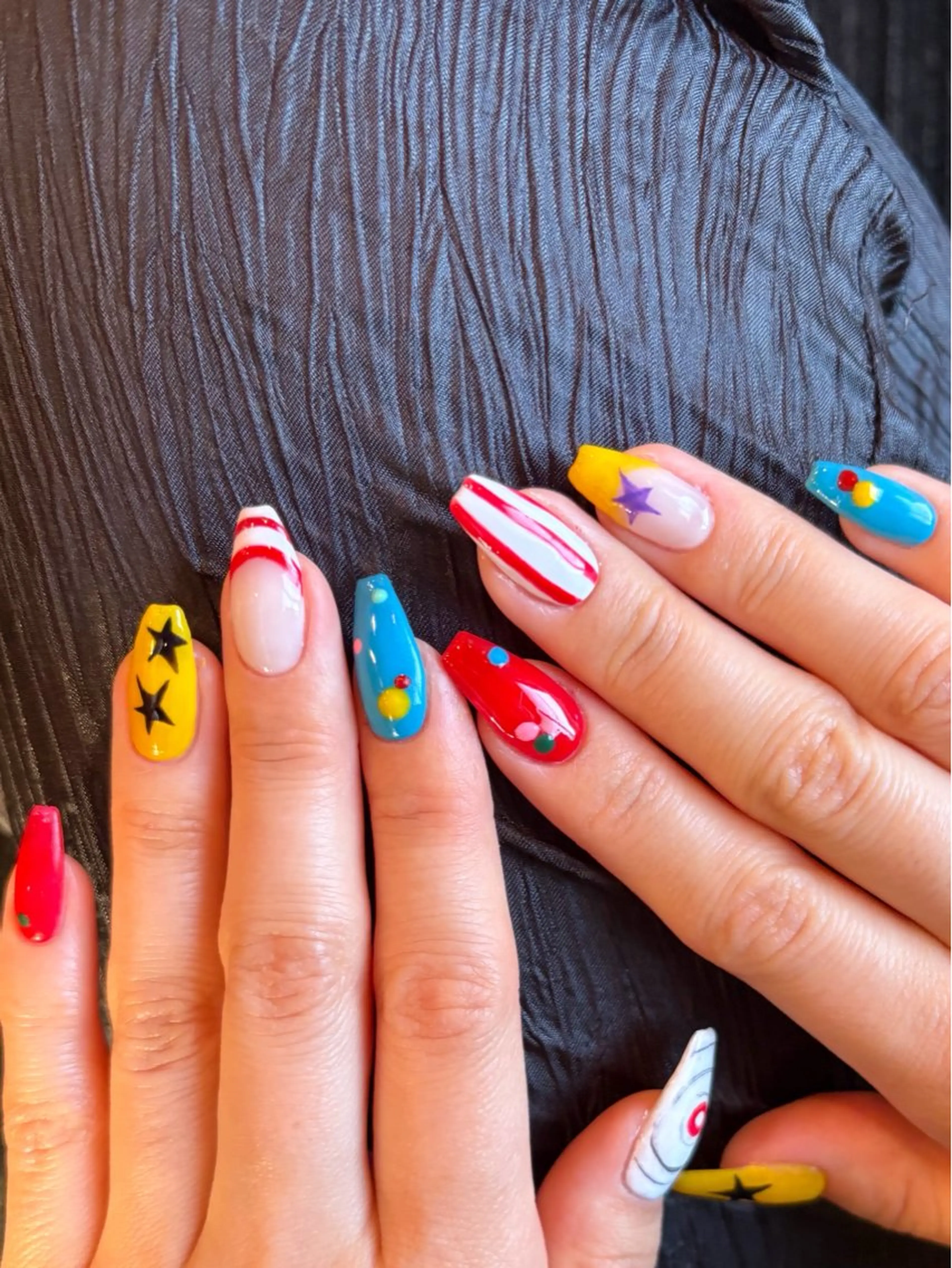 ネイル ハンドネイル 𝙟𝙪𝙣𝙖 𝙣𝙖𝙞𝙡𝙨のネイルデザイン