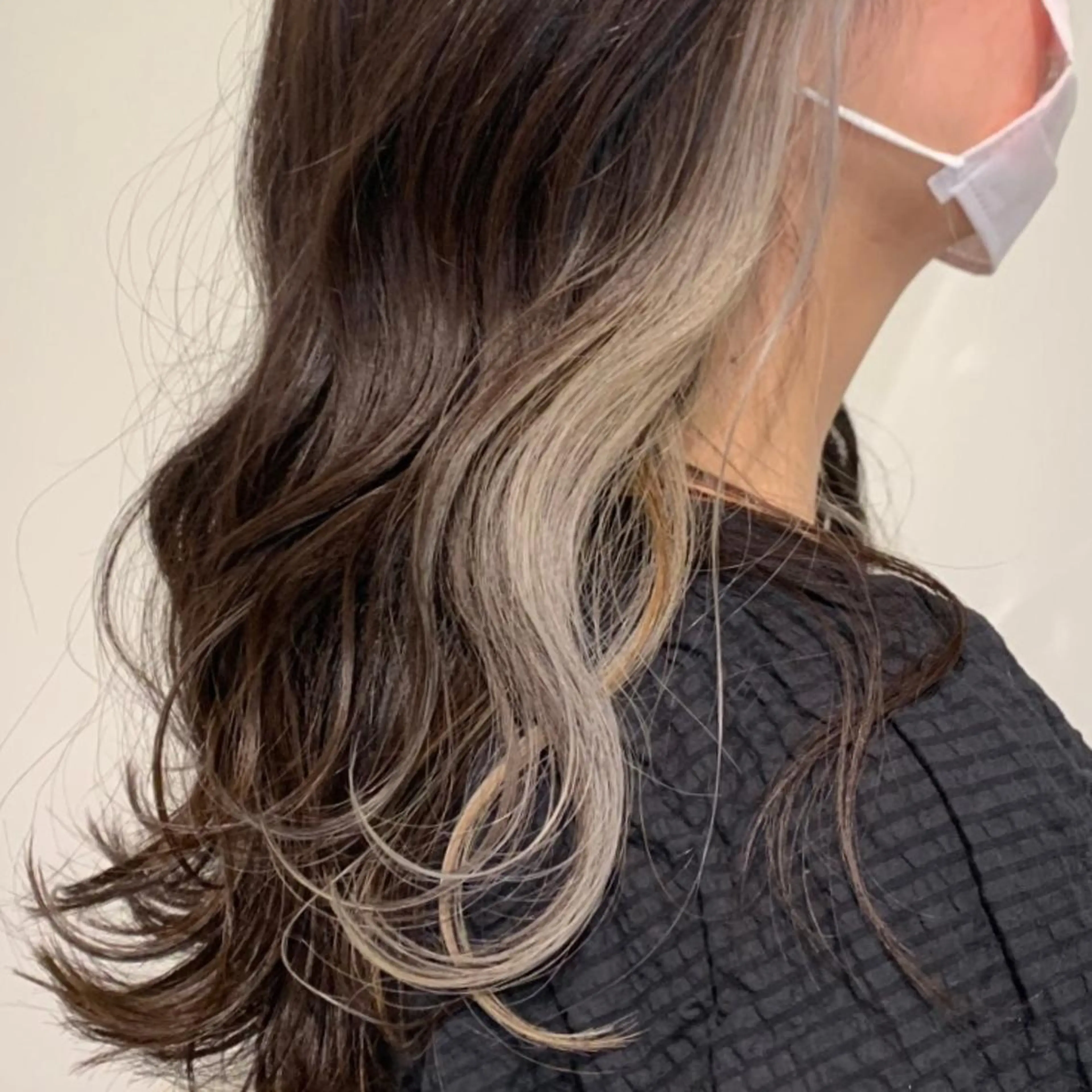 セミロング カラー ヘアアレンジ ベージュカラー イヤリングカラー インナーカラー カット ヘアカラー トリートメント salowin新宿三丁目店所属・🖤小顔ボブ/ウルフ レイヤー🖤山本諒のヘアスタイル