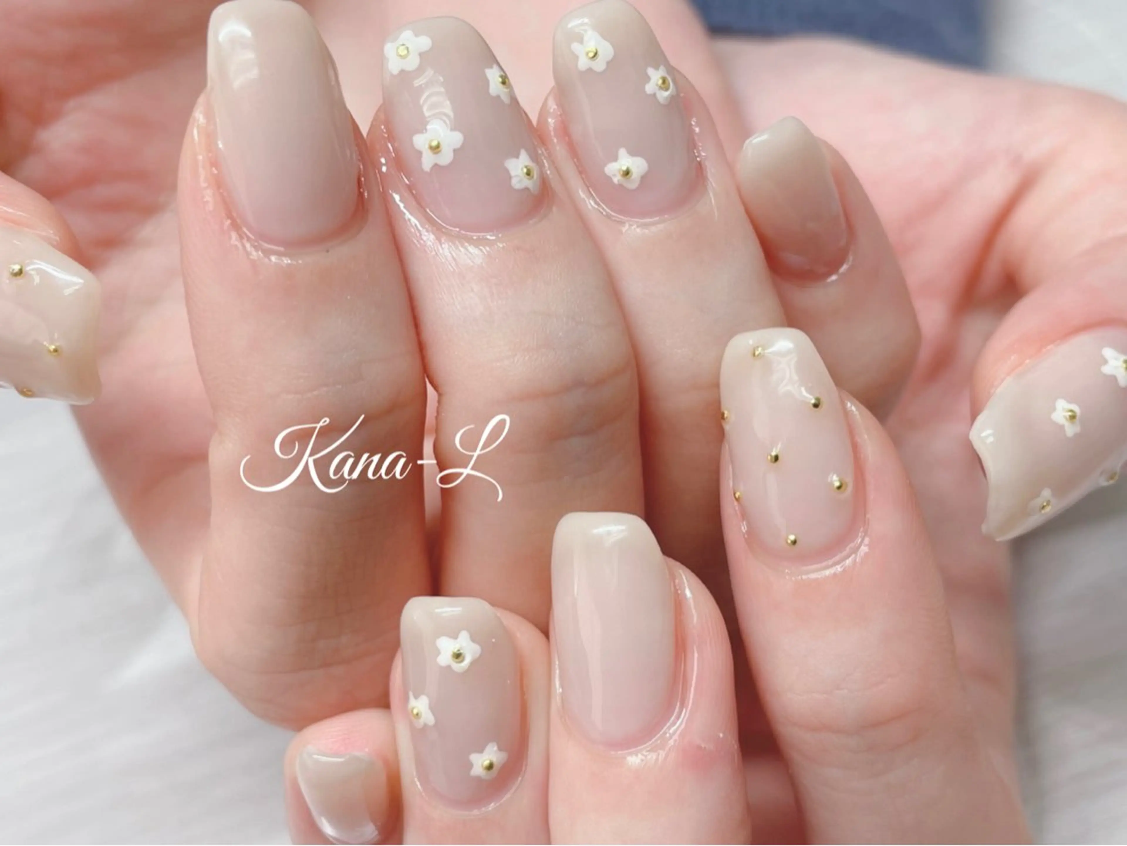 ネイル ジェルネイル パラジェル ストーンネイル ホワイト 芦辺 香奈のネイルデザイン