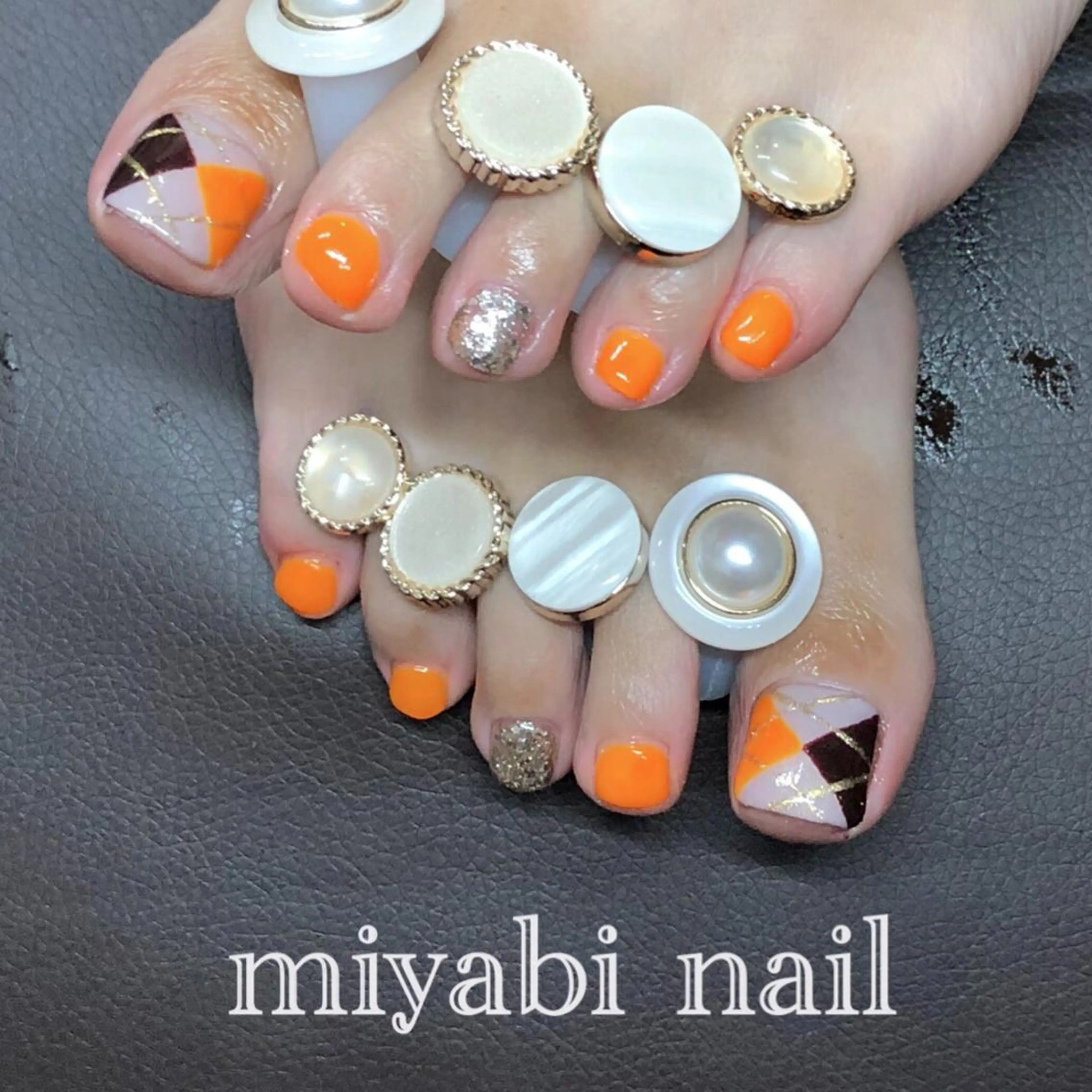 ネイル ブラウン フットネイル ジェルネイル 持ち込み オレンジ フットネイル miyabi nail 桂川駅近くのネイルデザイン