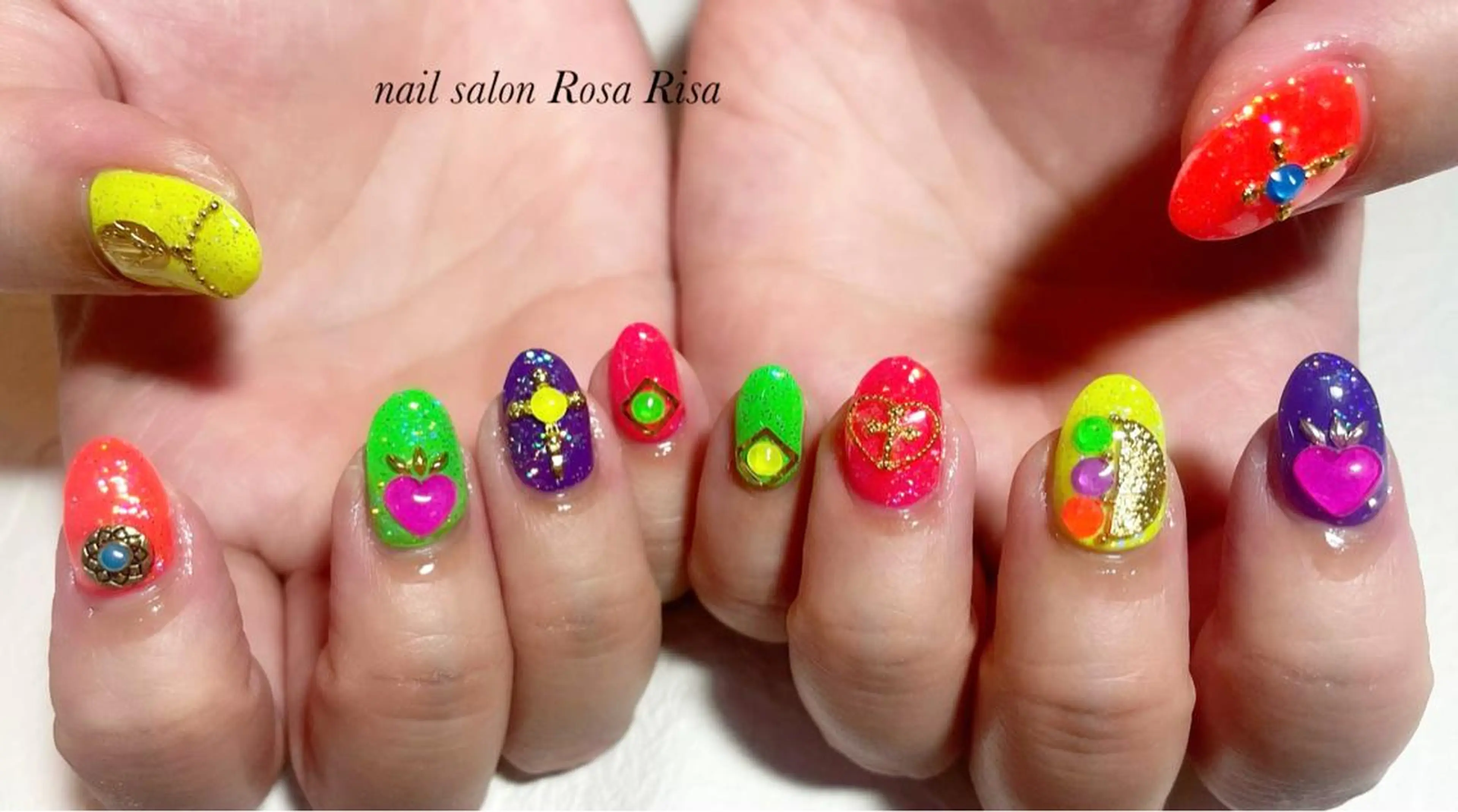 ミディアム ネイル ハンドネイル ネイルスタジオ シェイクユアハンズのネイルデザイン