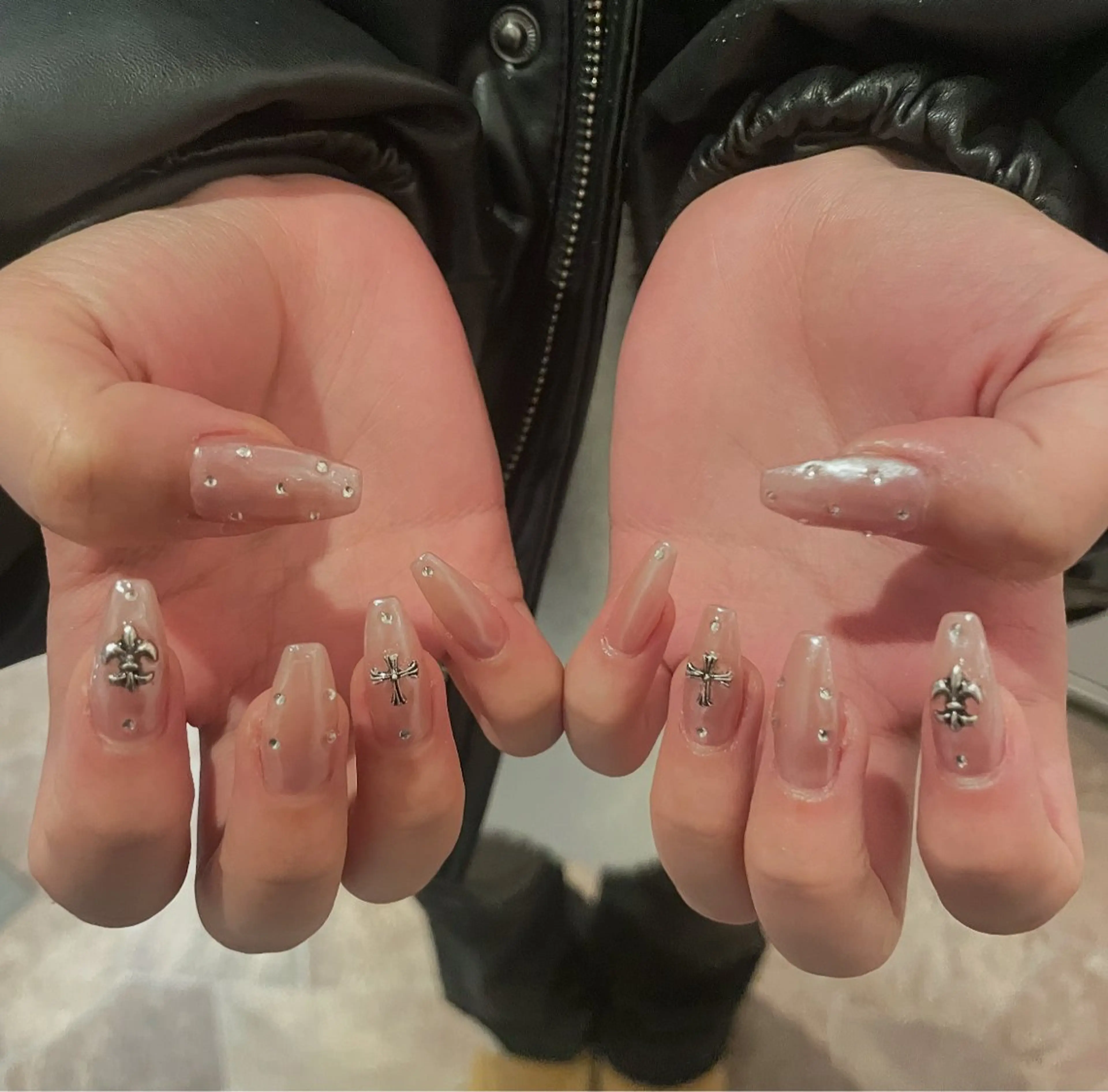 ネイル ミラーネイル ピンク ホワイト ハンドネイル WOLTOKYO 渋谷/RIAのネイルデザイン