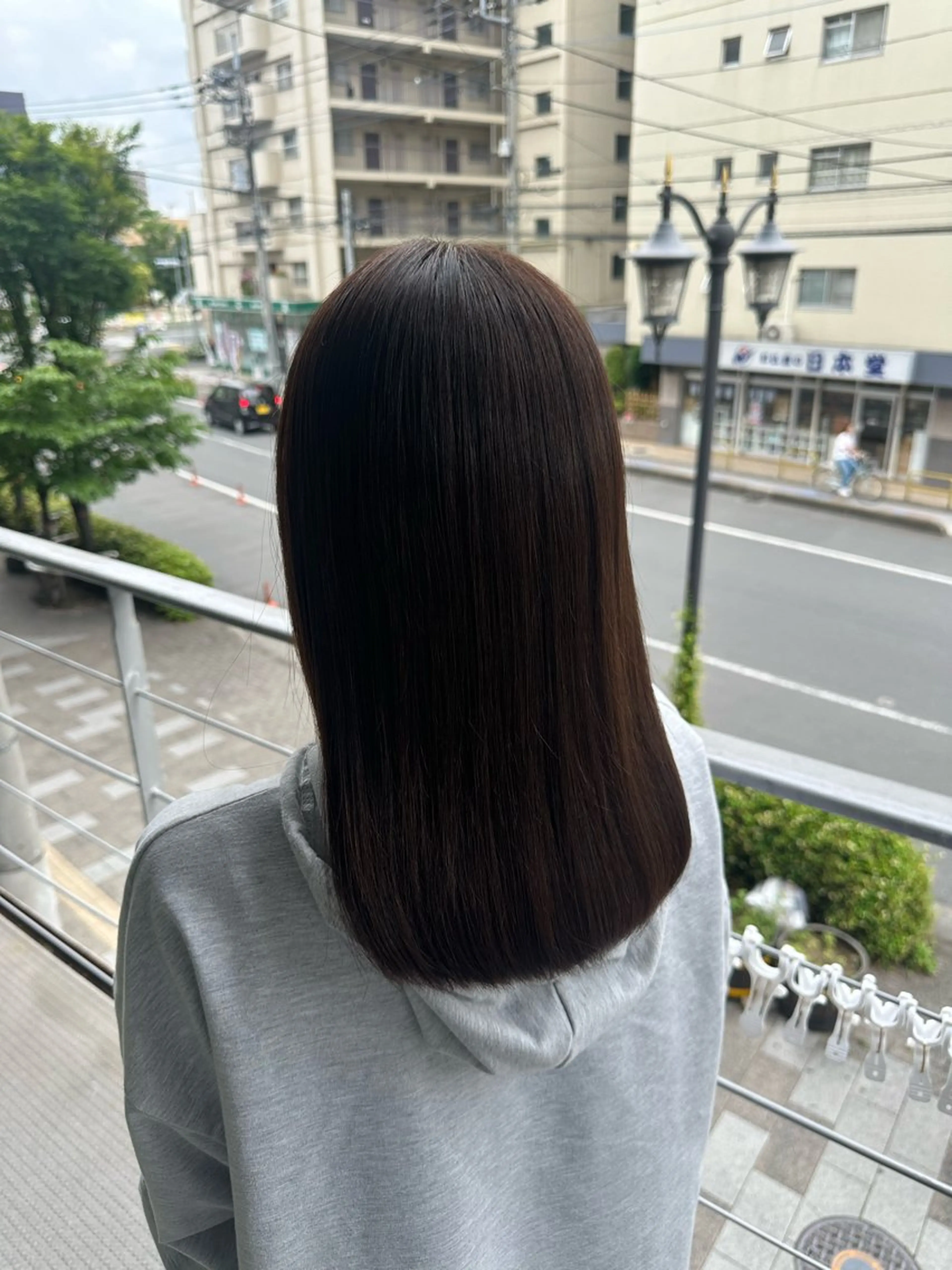 セミロング 吉田 愛梨のヘアスタイル