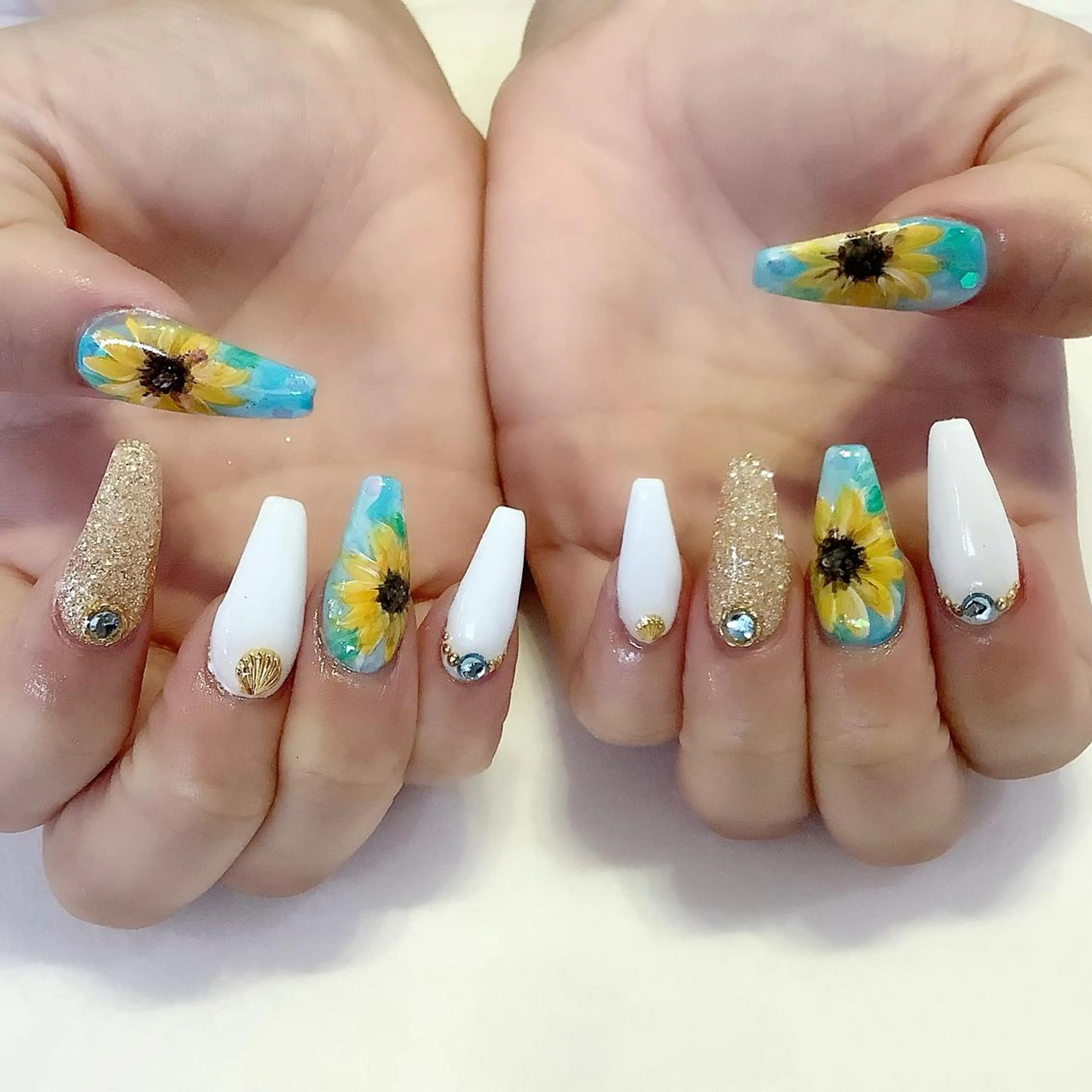 ネイル ハンドネイル 💎🐰 saki. m 🐰💎のネイルデザイン