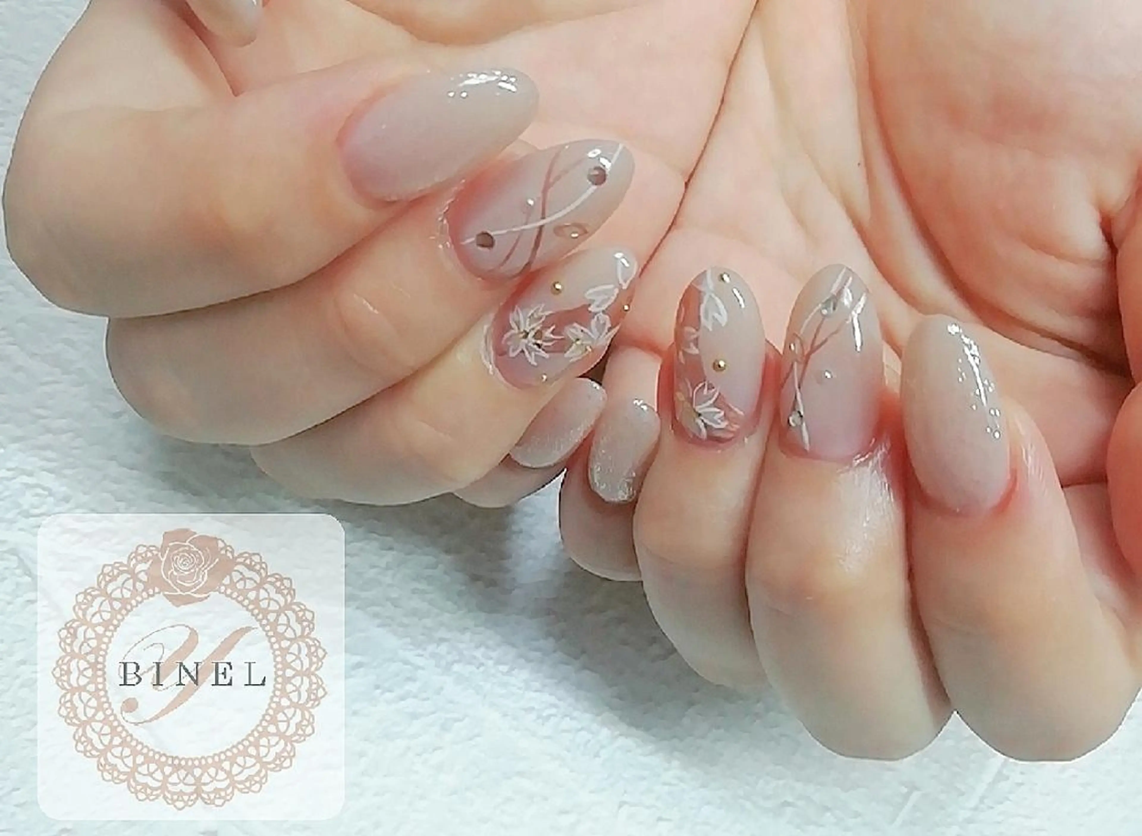 ネイル 桜ネイル ニュアンスネイル ハンドネイル Nail Salon Y.BINELのネイルデザイン