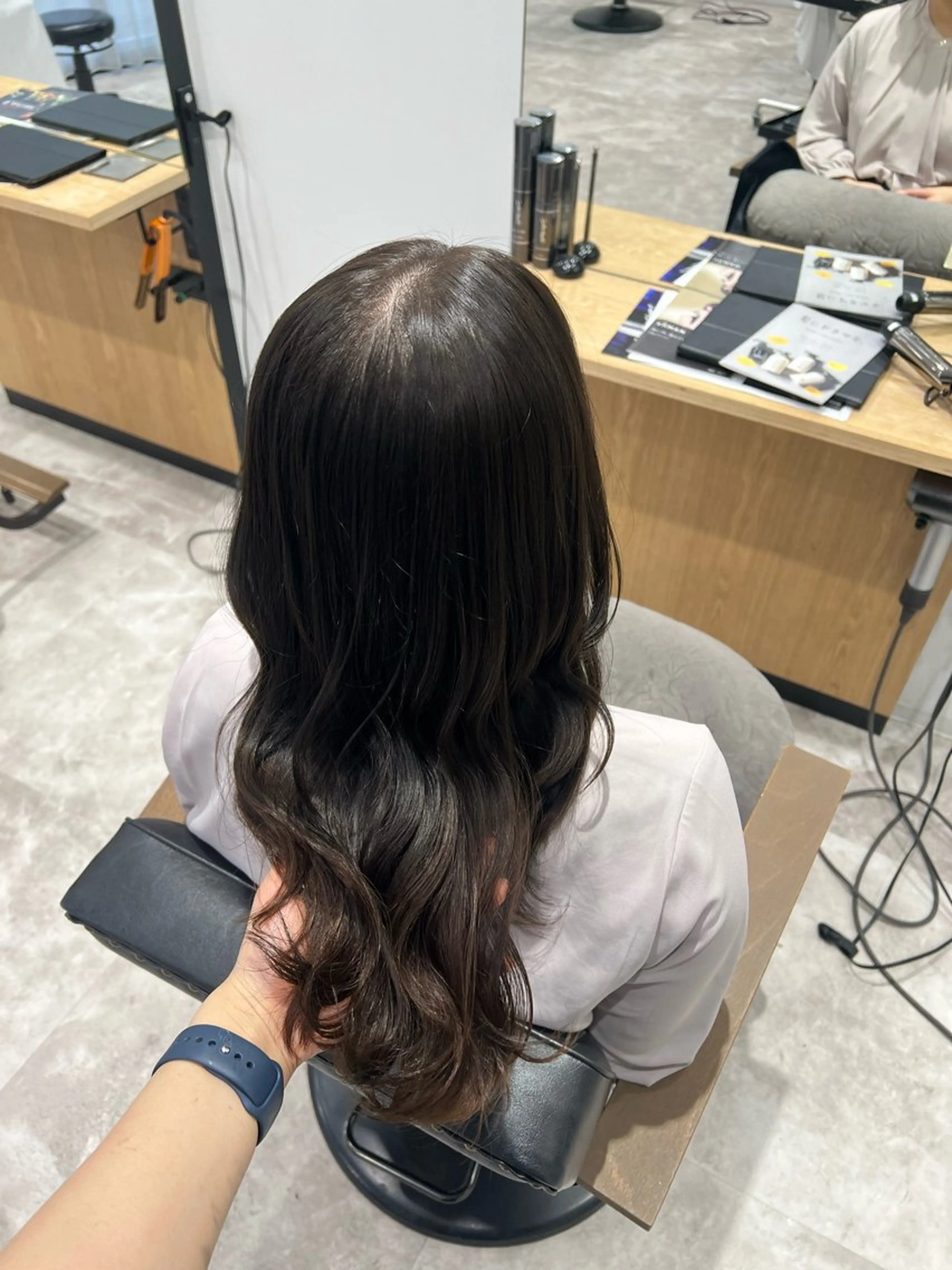 セミロング カラー 黒阪 なみのヘアスタイル