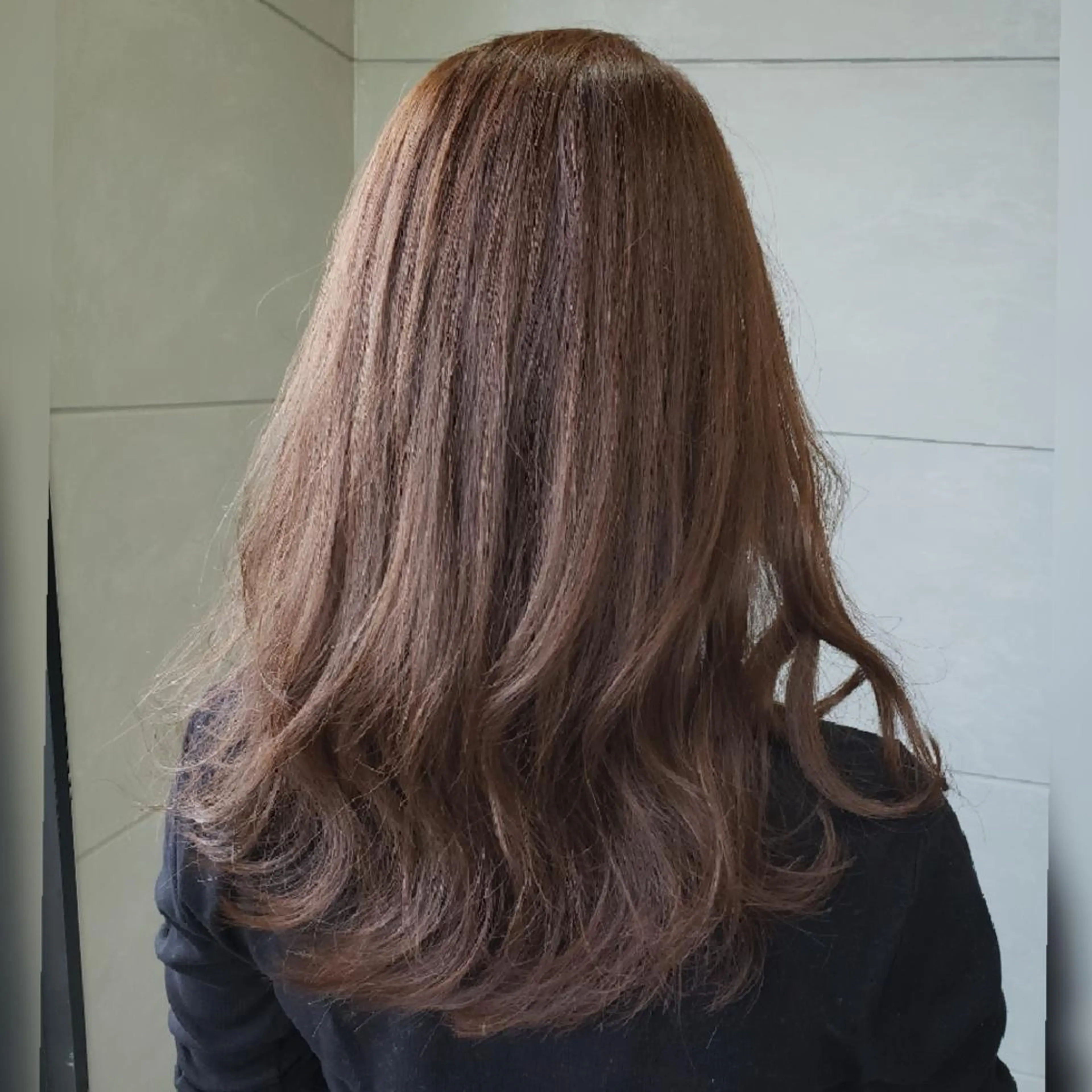 カラー ロング ベージュカラー フォギーベージュ ma cherie 　naoのヘアスタイル