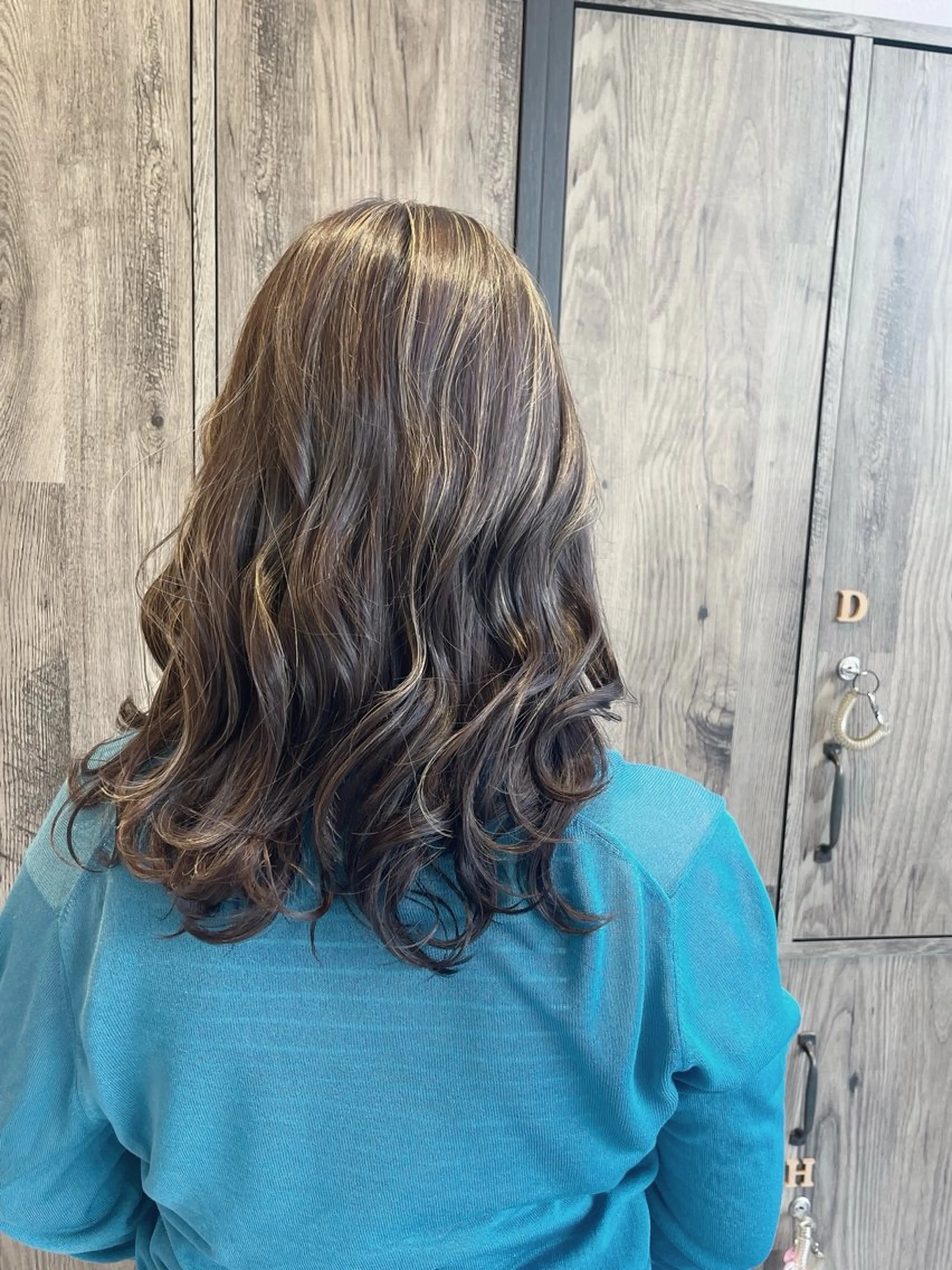 セミロング カラー COCOA Glow所属・🤍みう‎🤍￥ 3,300 〜のヘアスタイル