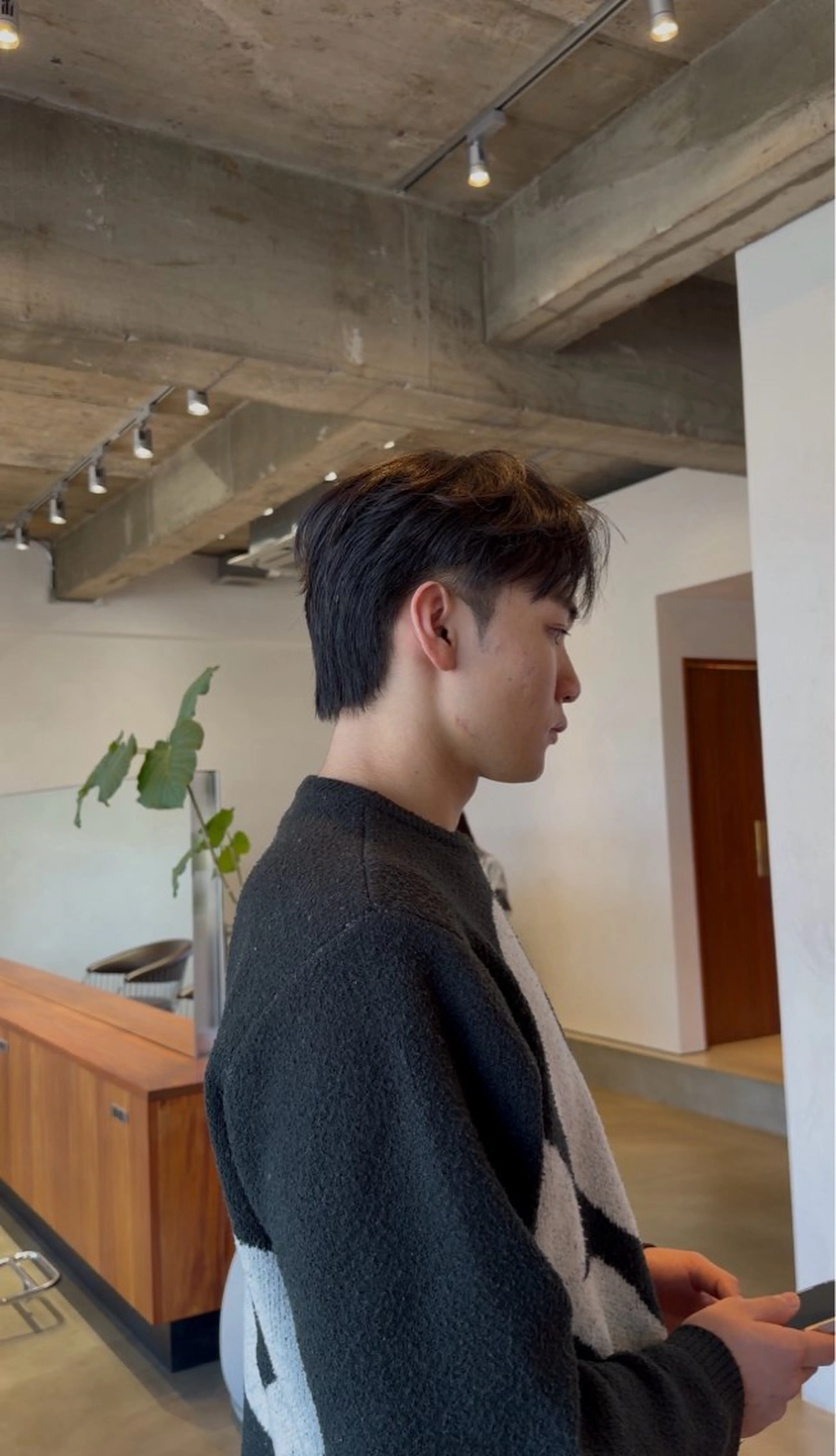 メンズ ビジネス センターパート メンズ就活ヘア 刈り上げ 丸山 格のヘアスタイル