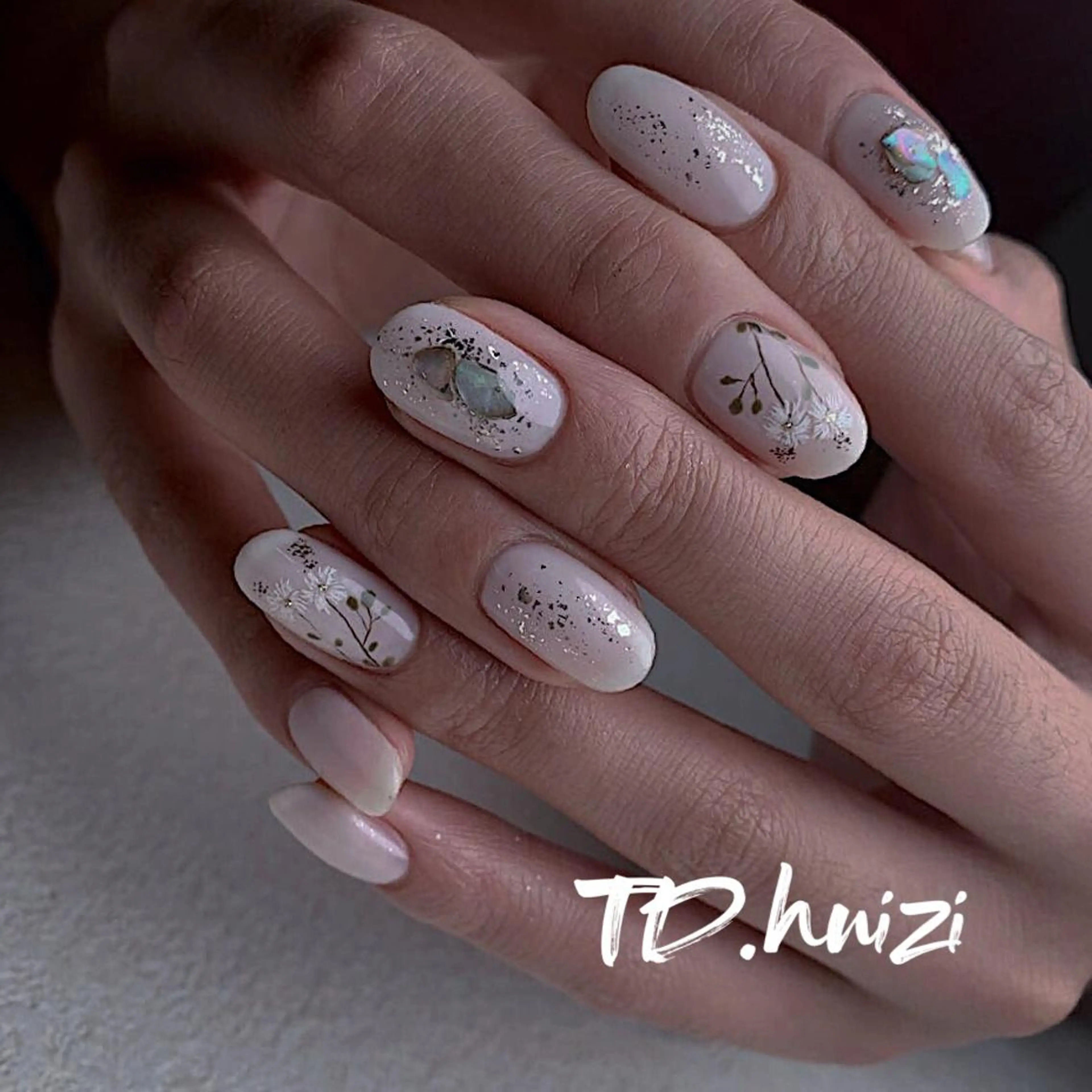 ミディアム めぐみのネイルサロン 惠のネイルデザイン