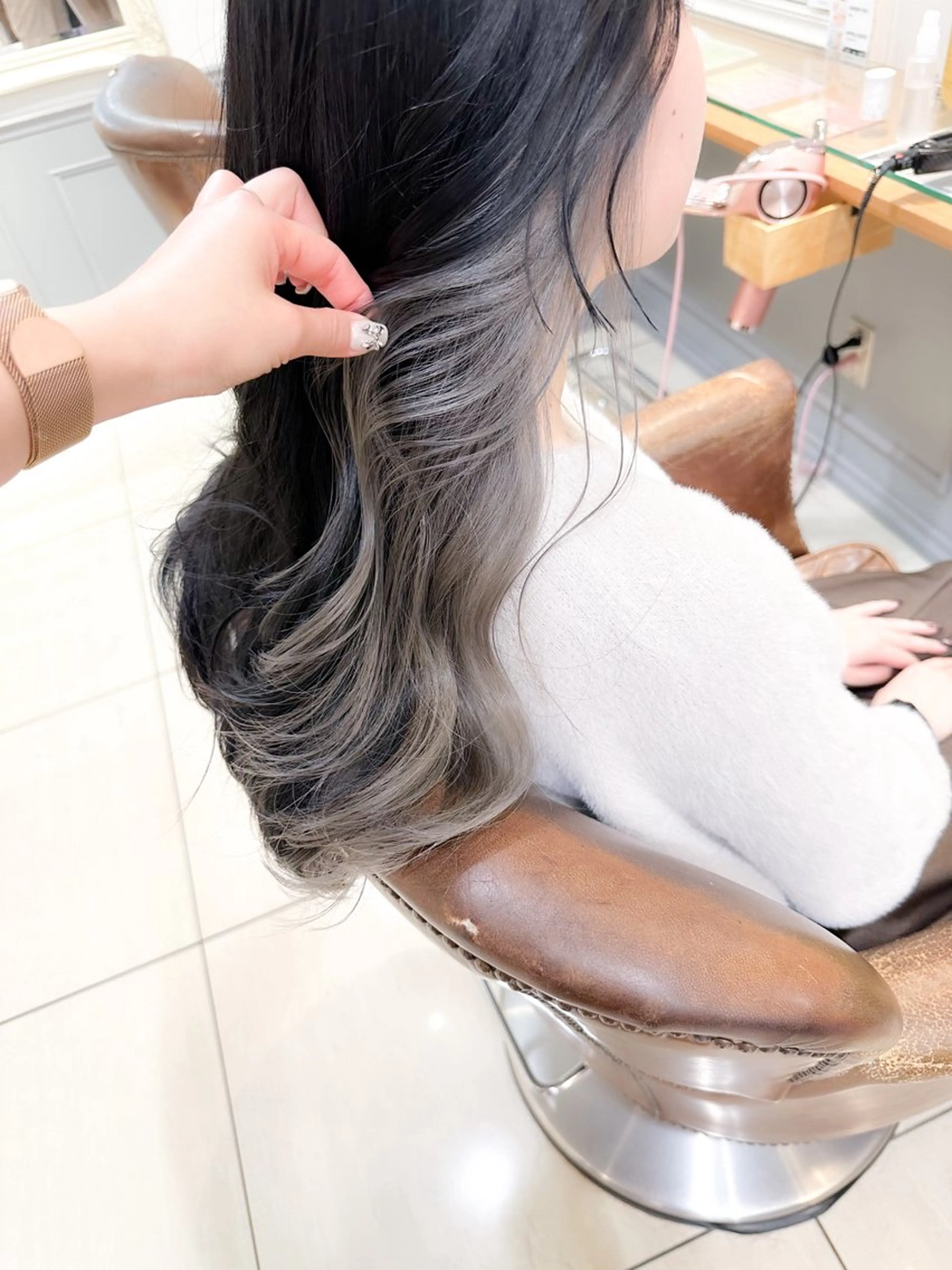 ロング カラー インナーカラー シルバー カット ヘアカラー トリートメント ✨カラー支持No.1 🧸ワキ カナコ🧸のヘアスタイル