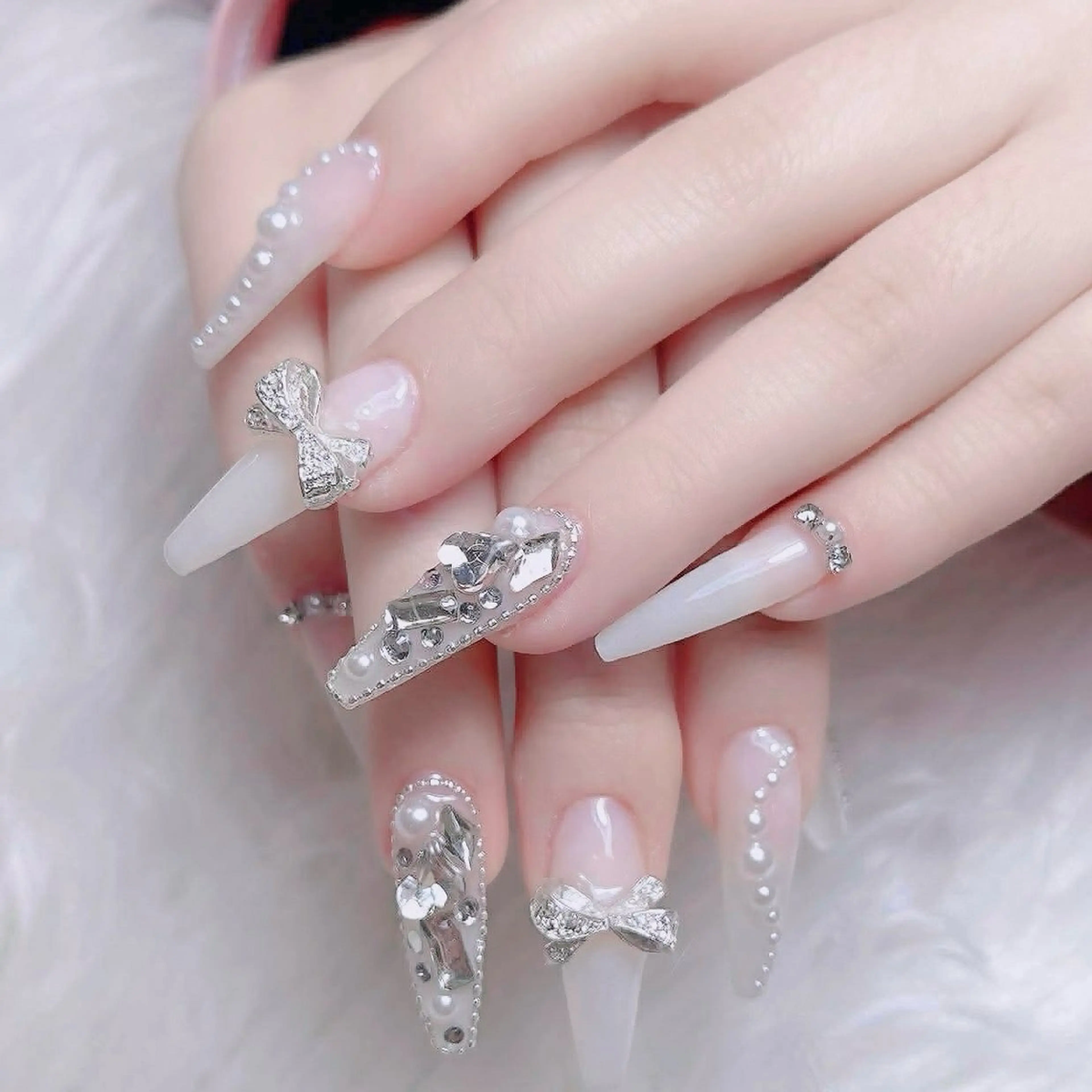 ネイル オーロラネイル チークネイル フットネイル フレンチネイル 韓国ネイル ハンドネイル Lumi Nailのネイルデザイン