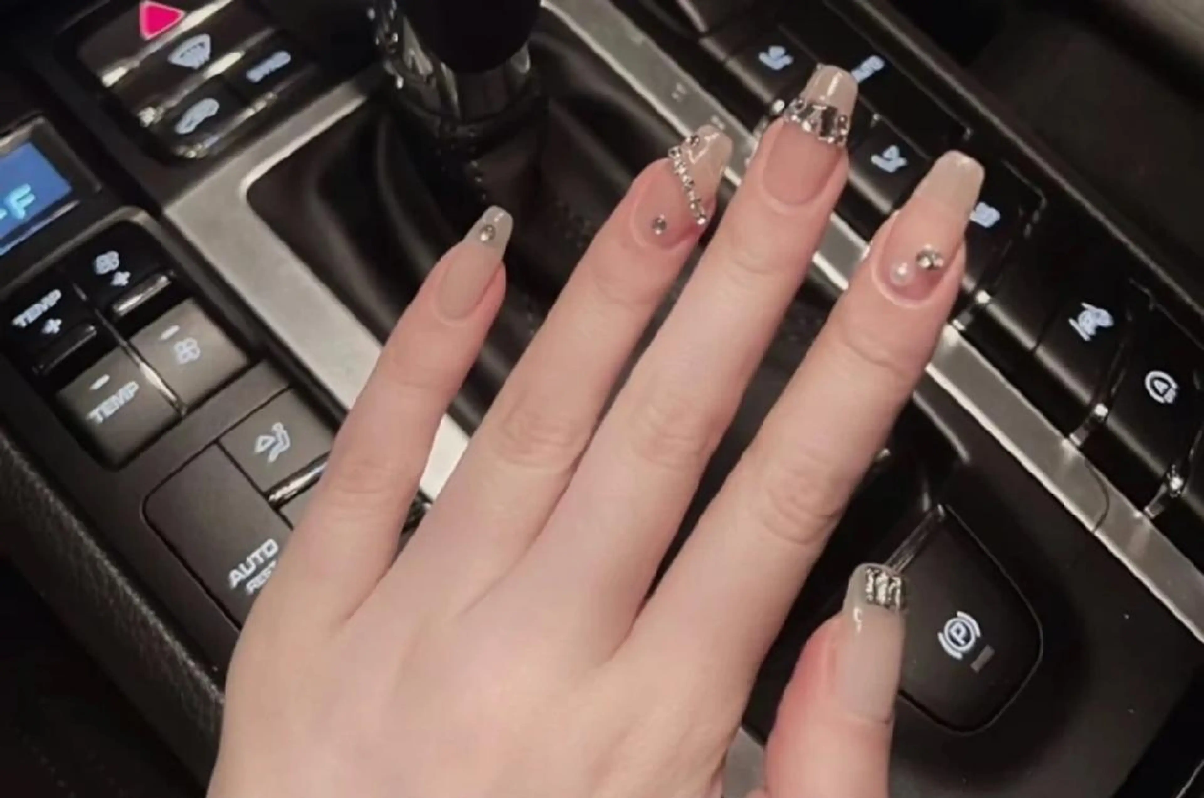 ネイル N. サロン所属・Theone栄店 田口のネイルデザイン