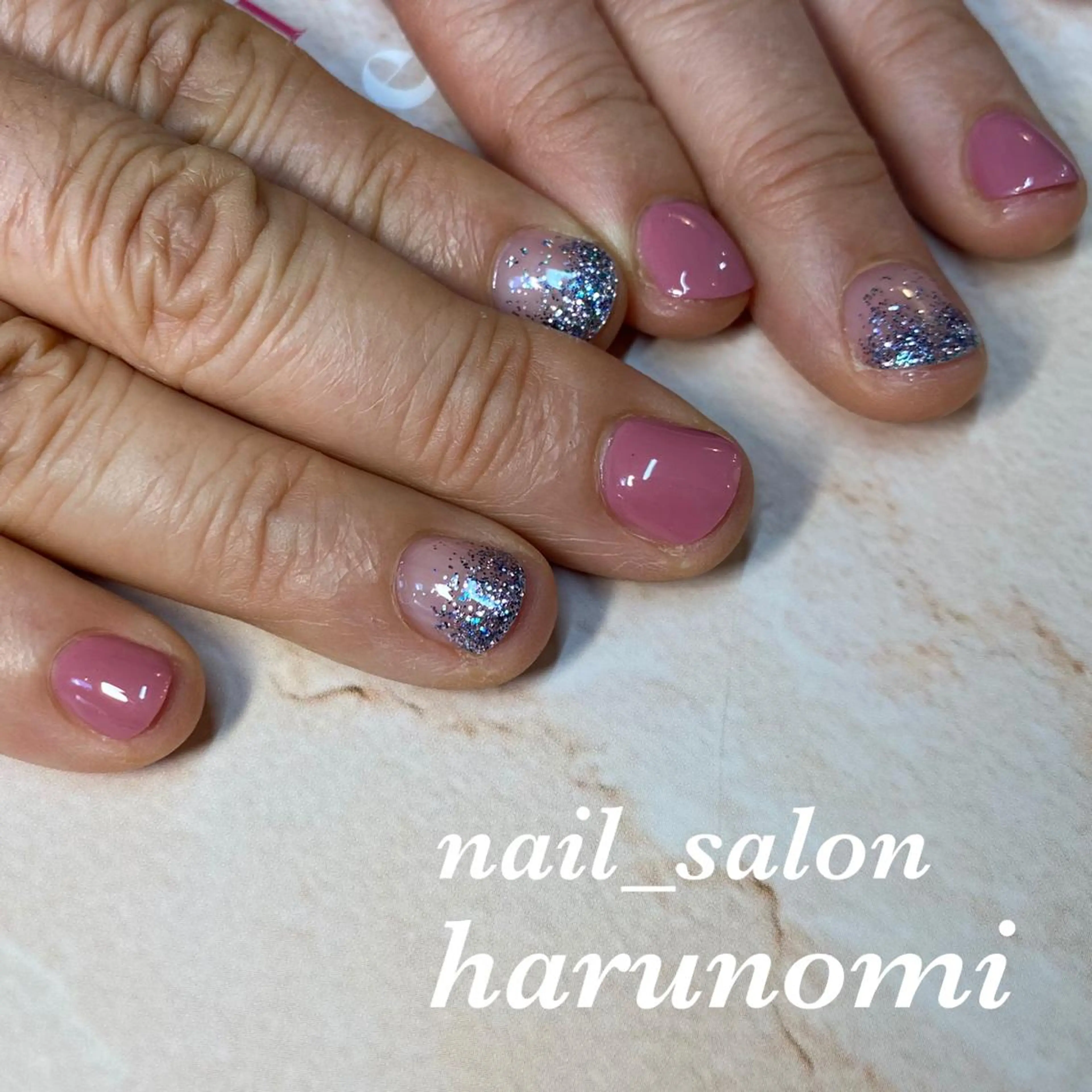ネイル グラデーション ラメ(グリッター) ラメグラデーション ワンカラーネイル ハンドネイル nailroom harunomiのネイルデザイン
