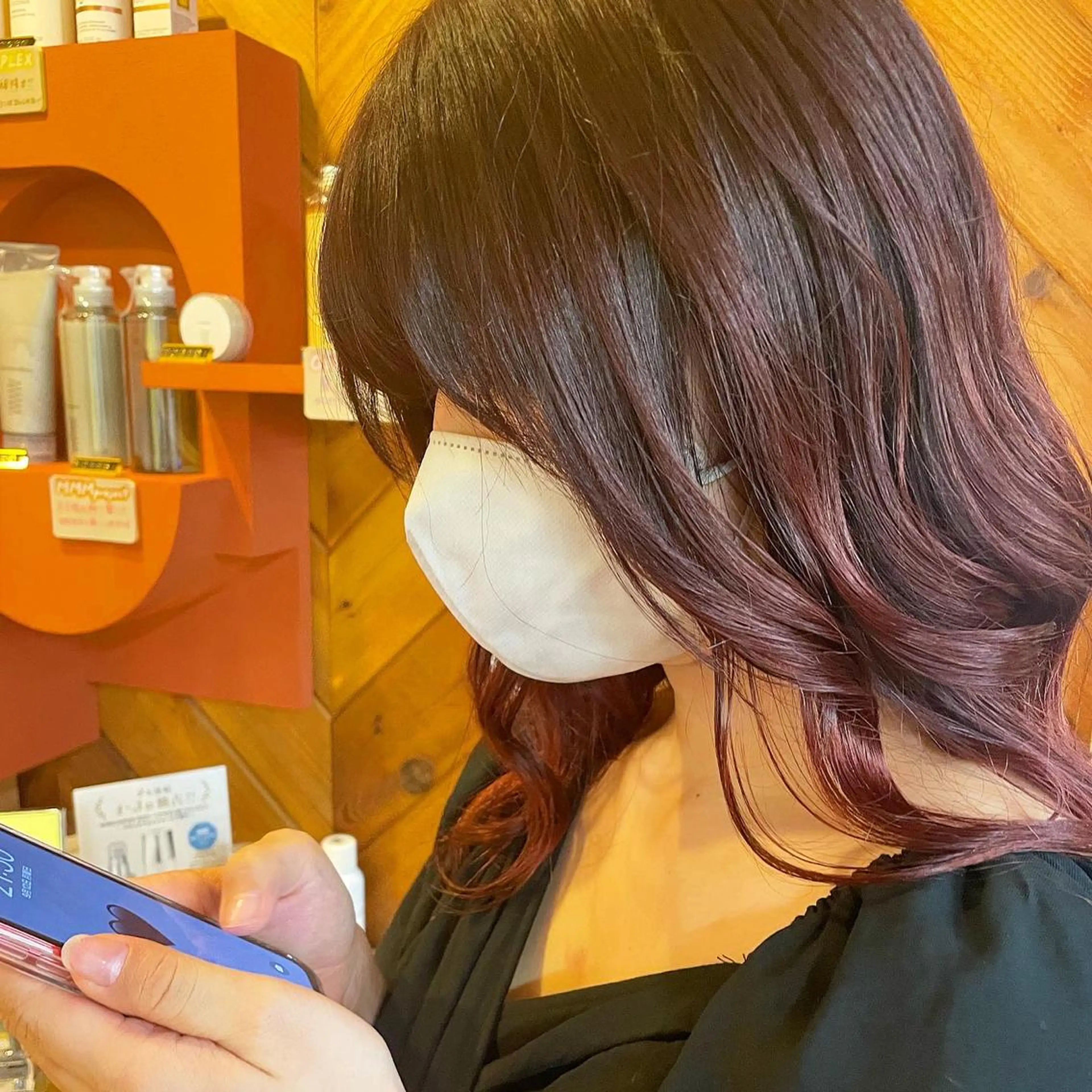 セミロング カラー カシス グラデーションカラー レッドカラー ハイトーン 🌷ハルミ🌷のヘアスタイル