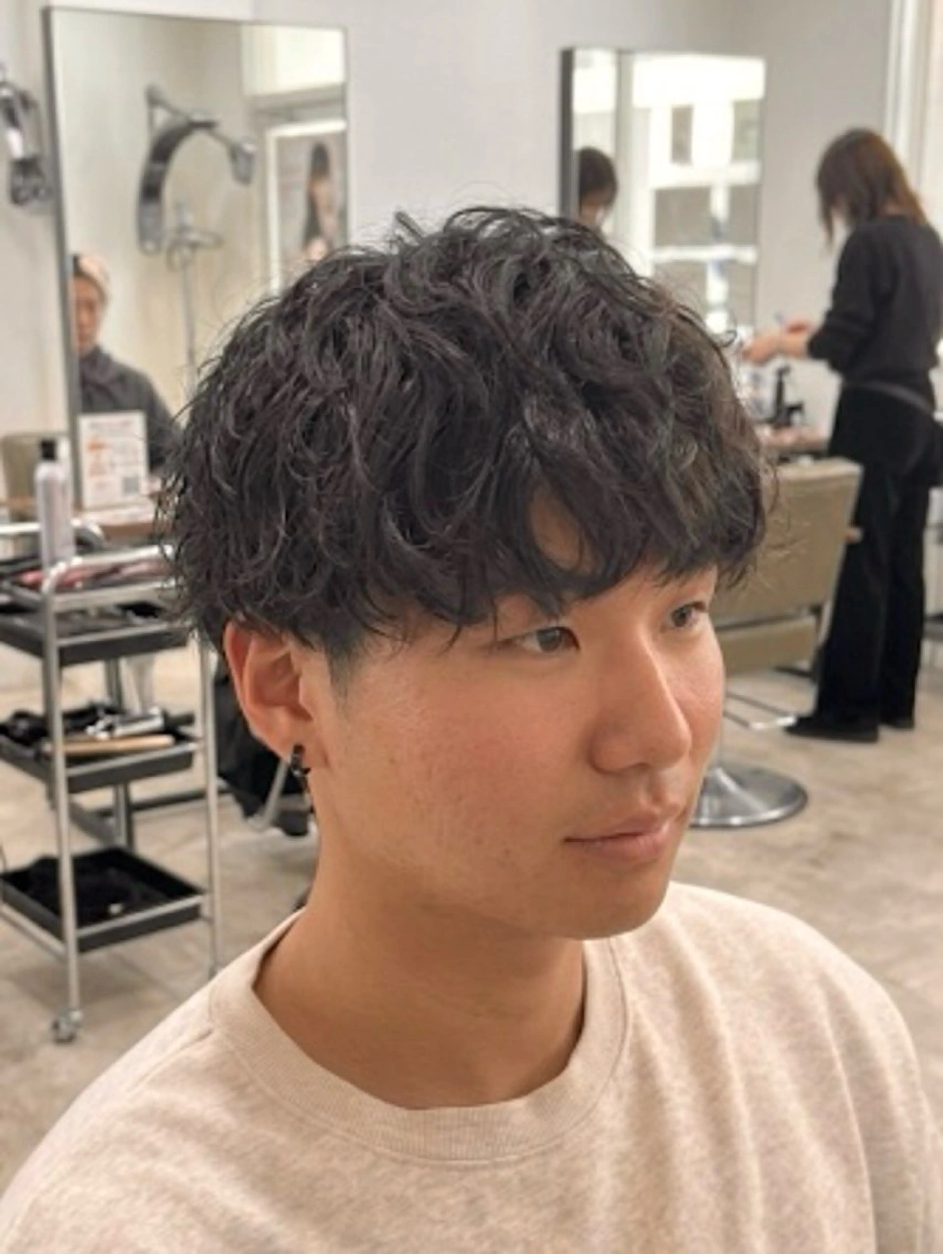 ミディアム メンズ ミディアムパーマ フェザーパーマ メンズパーマ 波巻きパーマ カット パーマ メンズパーマ /メンズ/Renのヘアスタイル