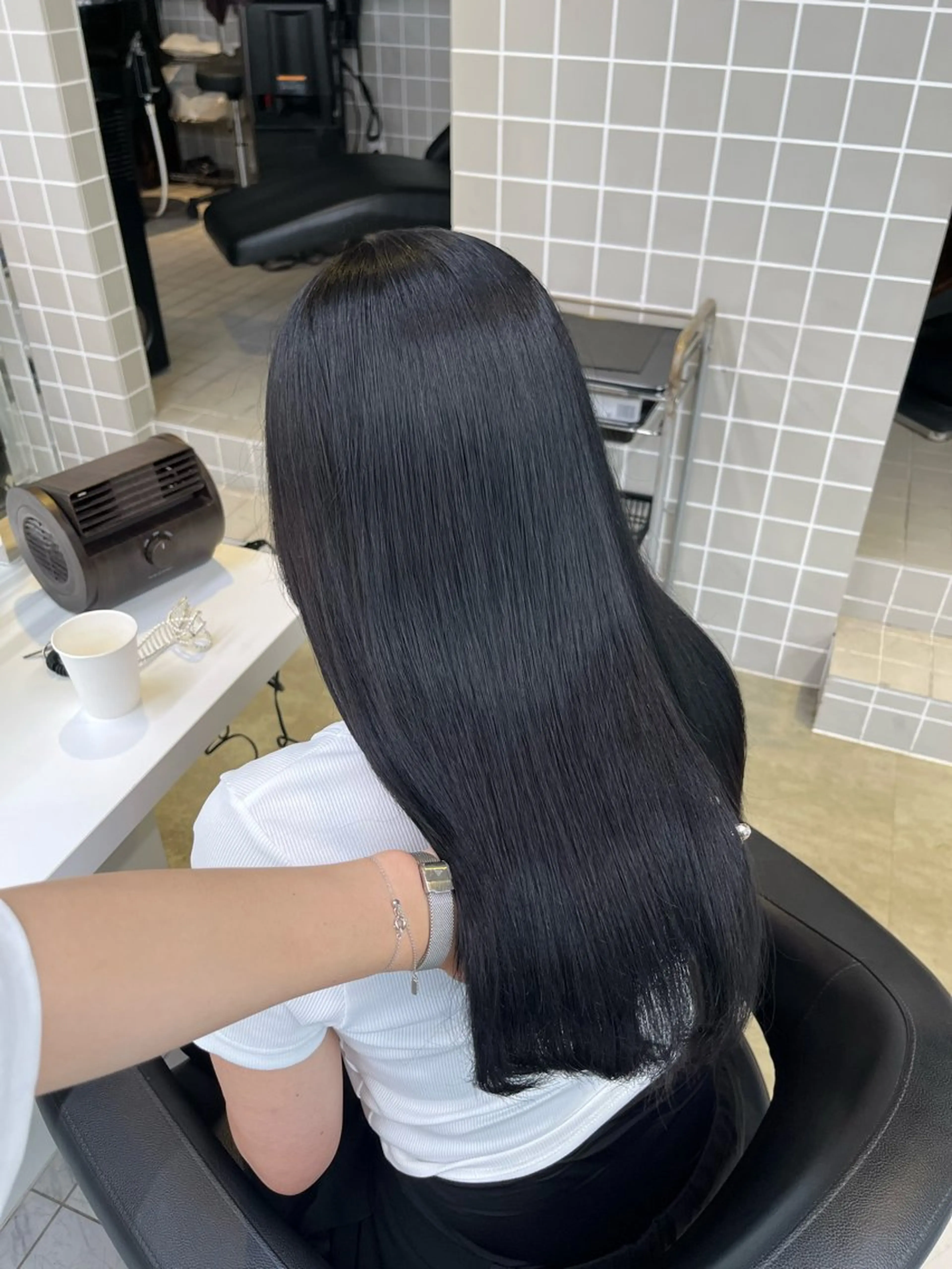 セミロング ヘアカラー トリートメント ヘッドスパ ヘアセット 寒色＆ブリーチ特化 寒色MiOのヘアスタイル