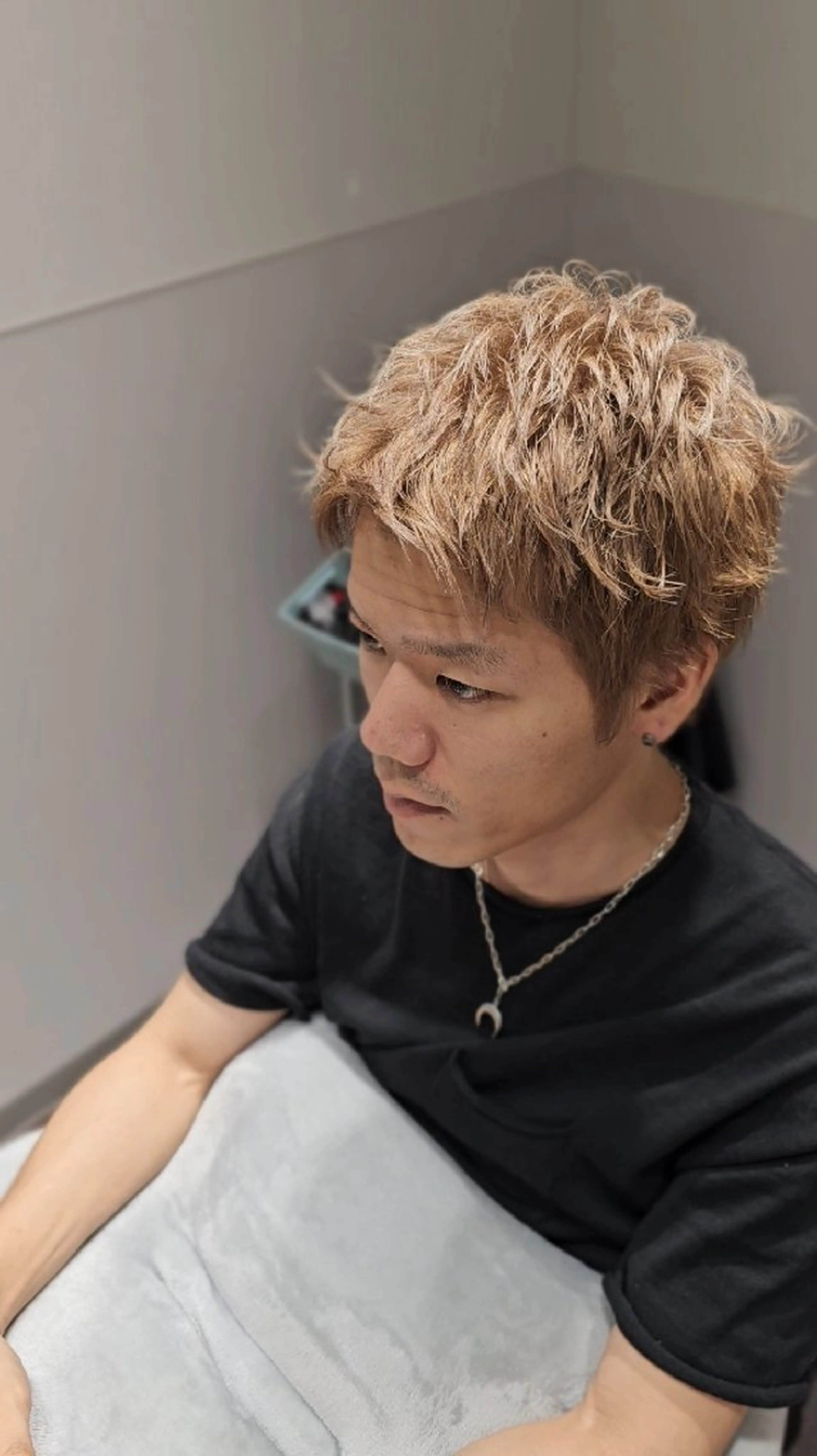 ショート カラー ブリーチ デザインカット カット ヘアカラー サロウィン　神戸三宮店所属・三宮No.1ブリーチ 無しカラー/杉山太貴のヘアスタイル