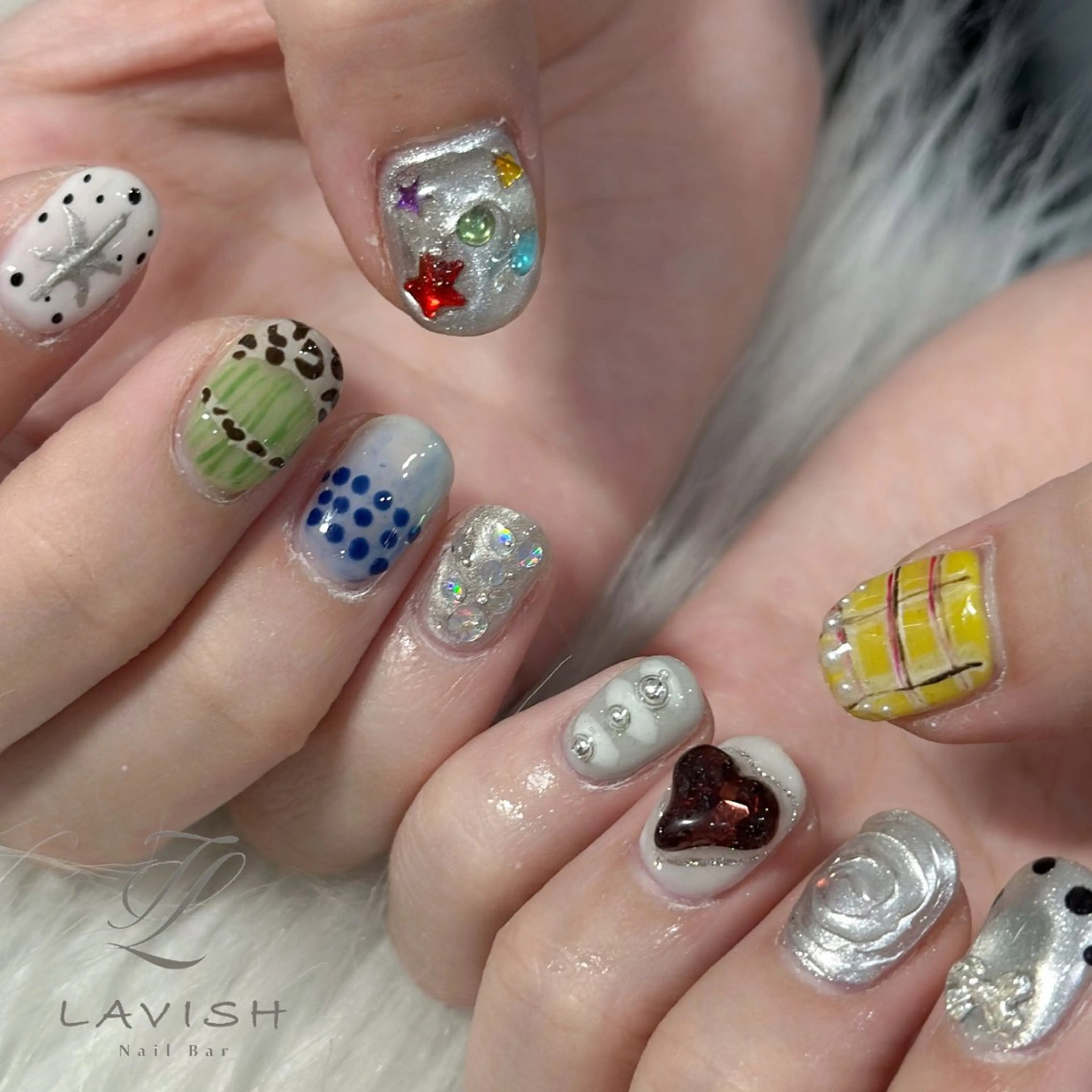 ネイル ハンドネイル フットネイル LAVISH nanamiのネイルデザイン