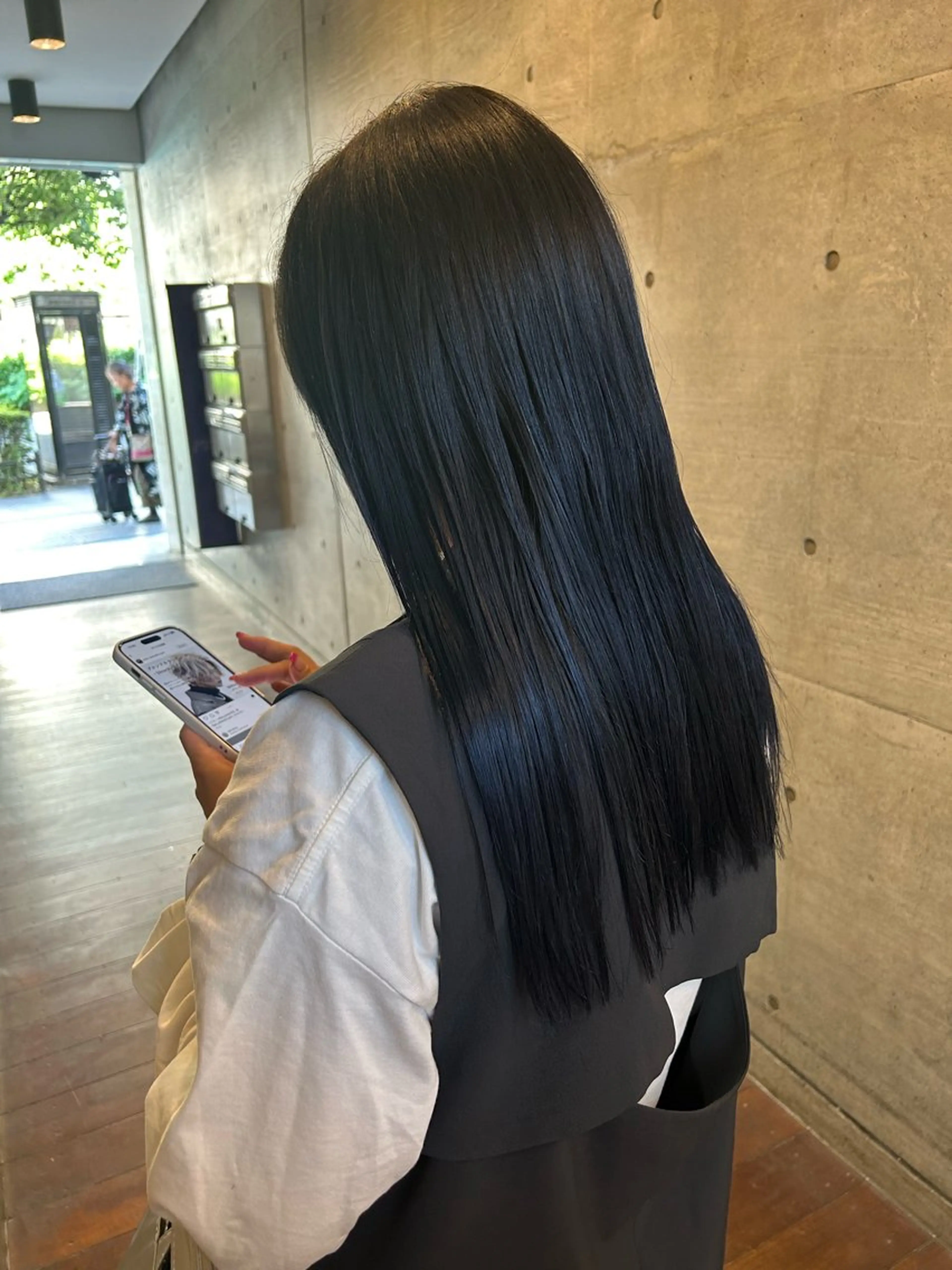 ロング カラー 黒髪 ブルーカラー ブルーブラック 後藤紗英/髪質改善 /オリーブベージュのヘアスタイル