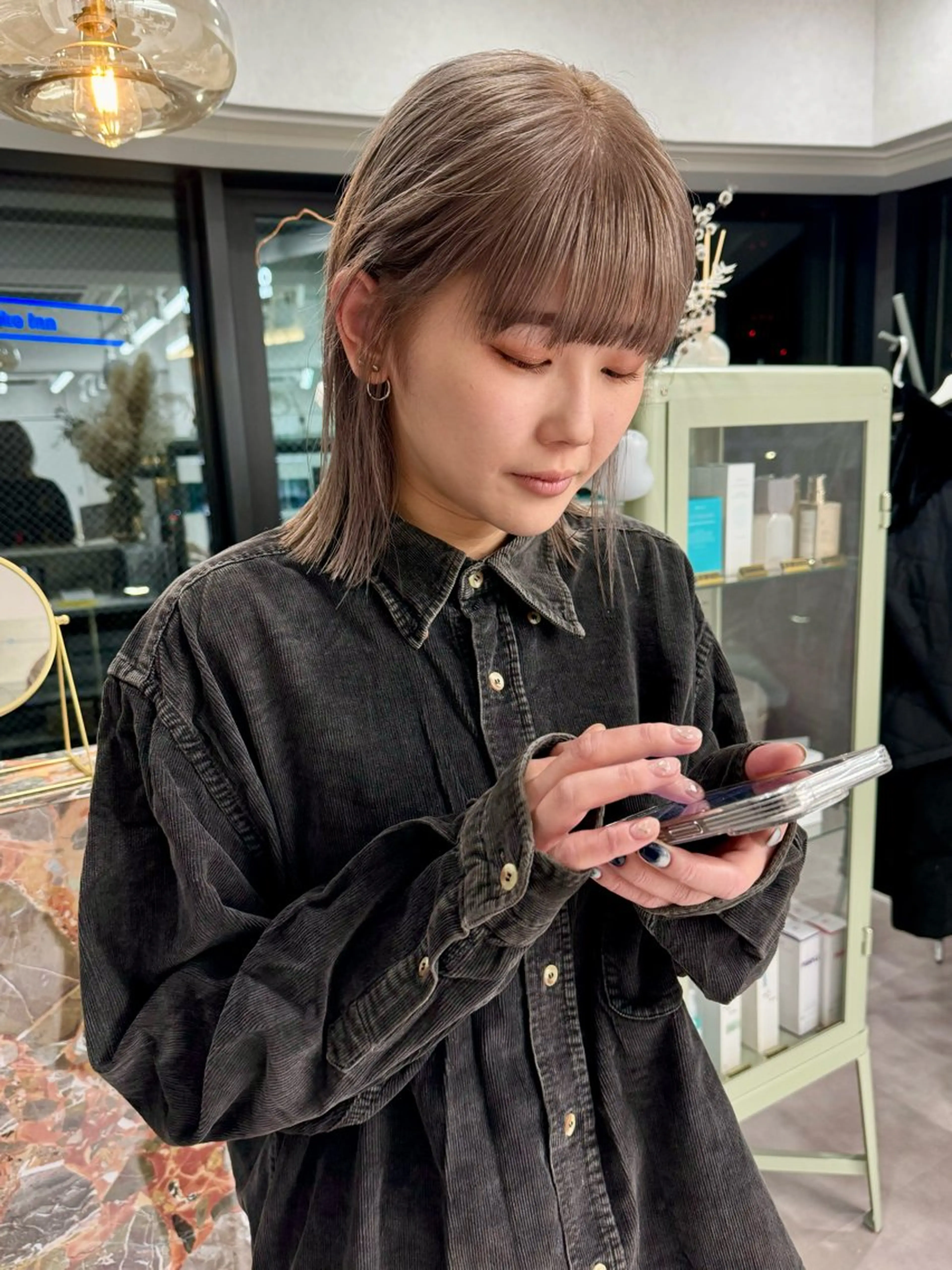 ミディアム 切りっぱなしボブイヤ リングカラー清水隆央のヘアスタイル