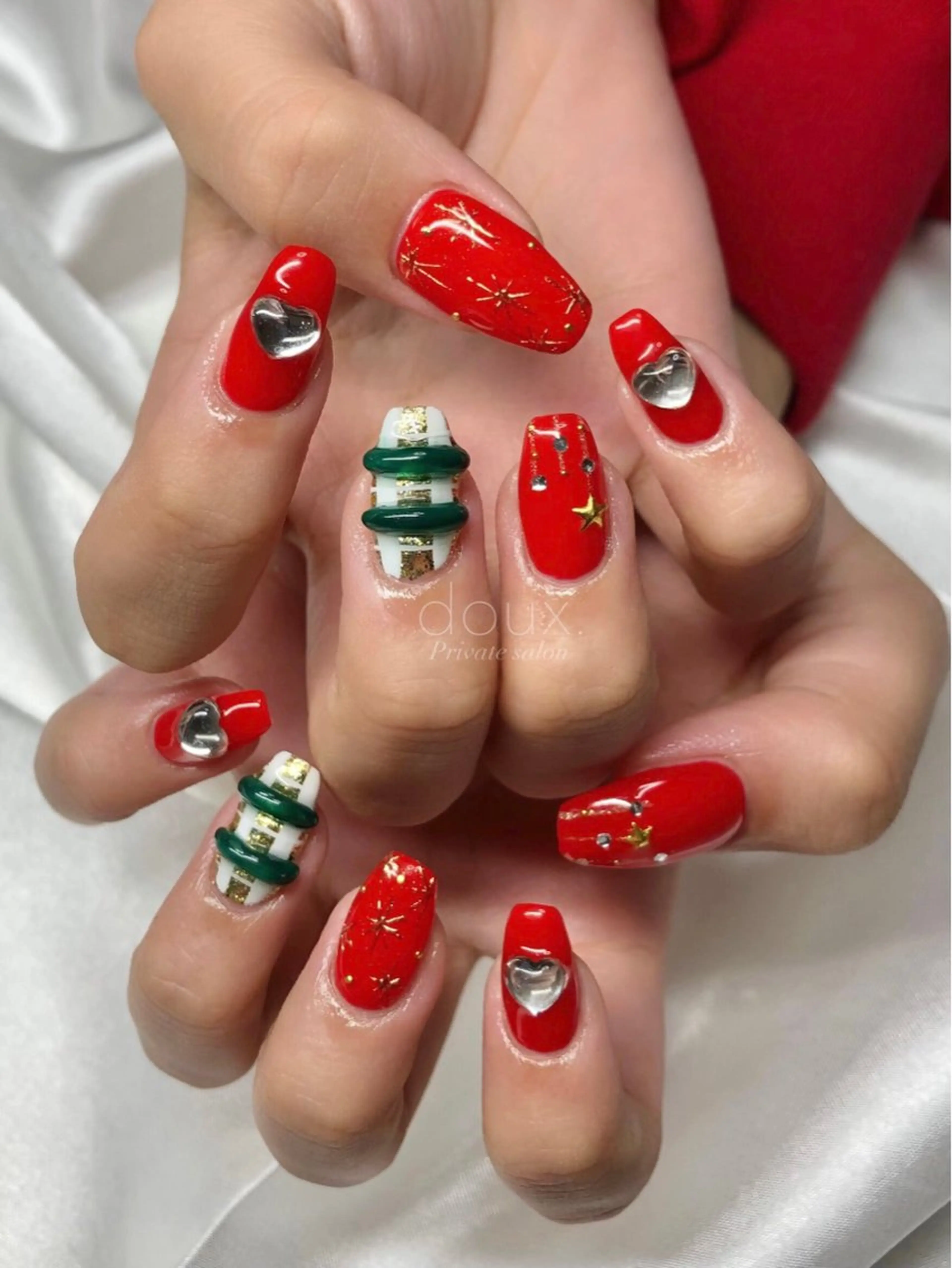 ネイル フレンチネイル キラキラネイル 韓国ネイル マグネットネイル 持ち込み ハンドネイル doux. nailのネイルデザイン