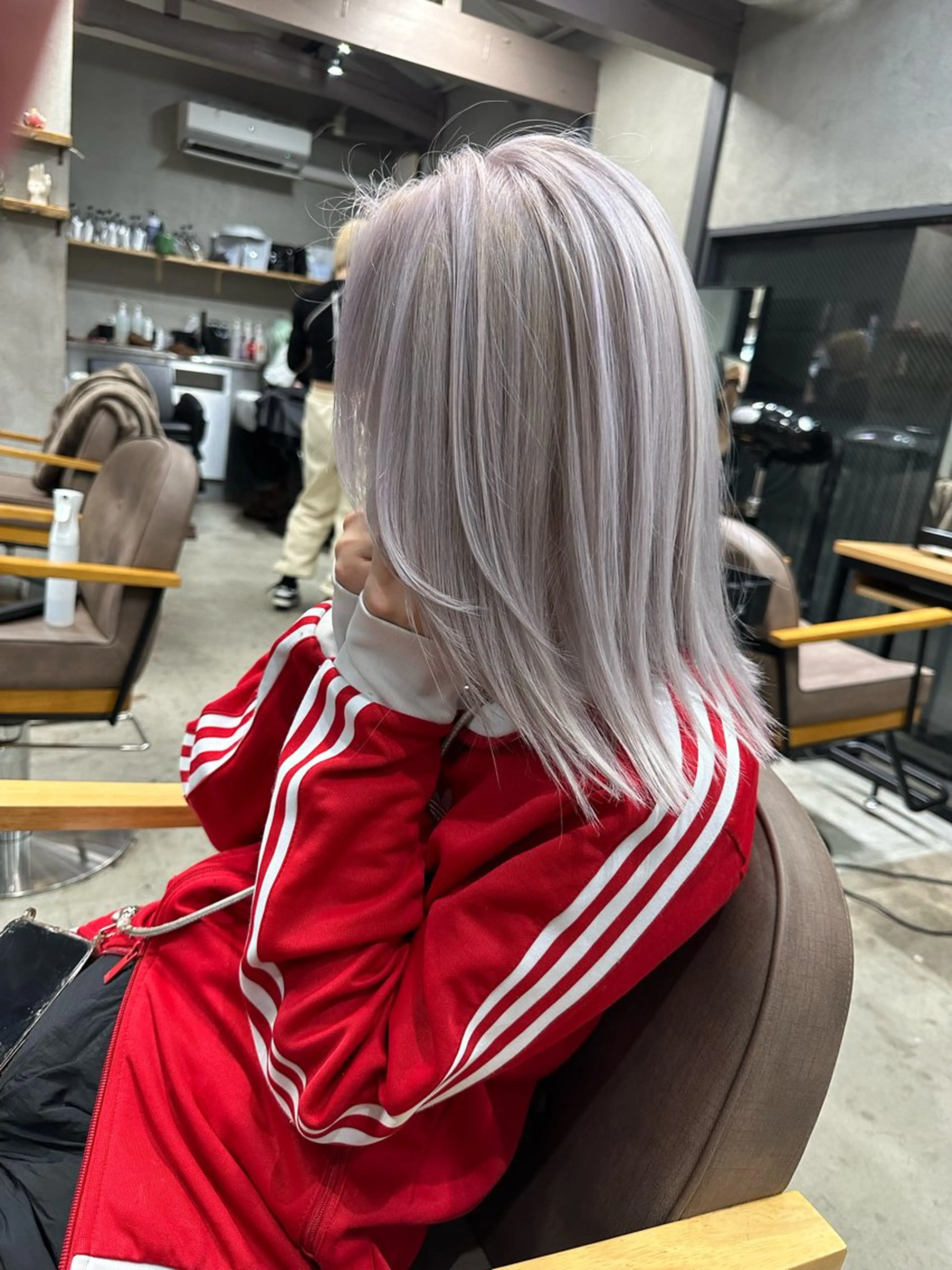 セミロング カラー ヘアカラー AiM エイム　韓国レイヤーのヘアスタイル