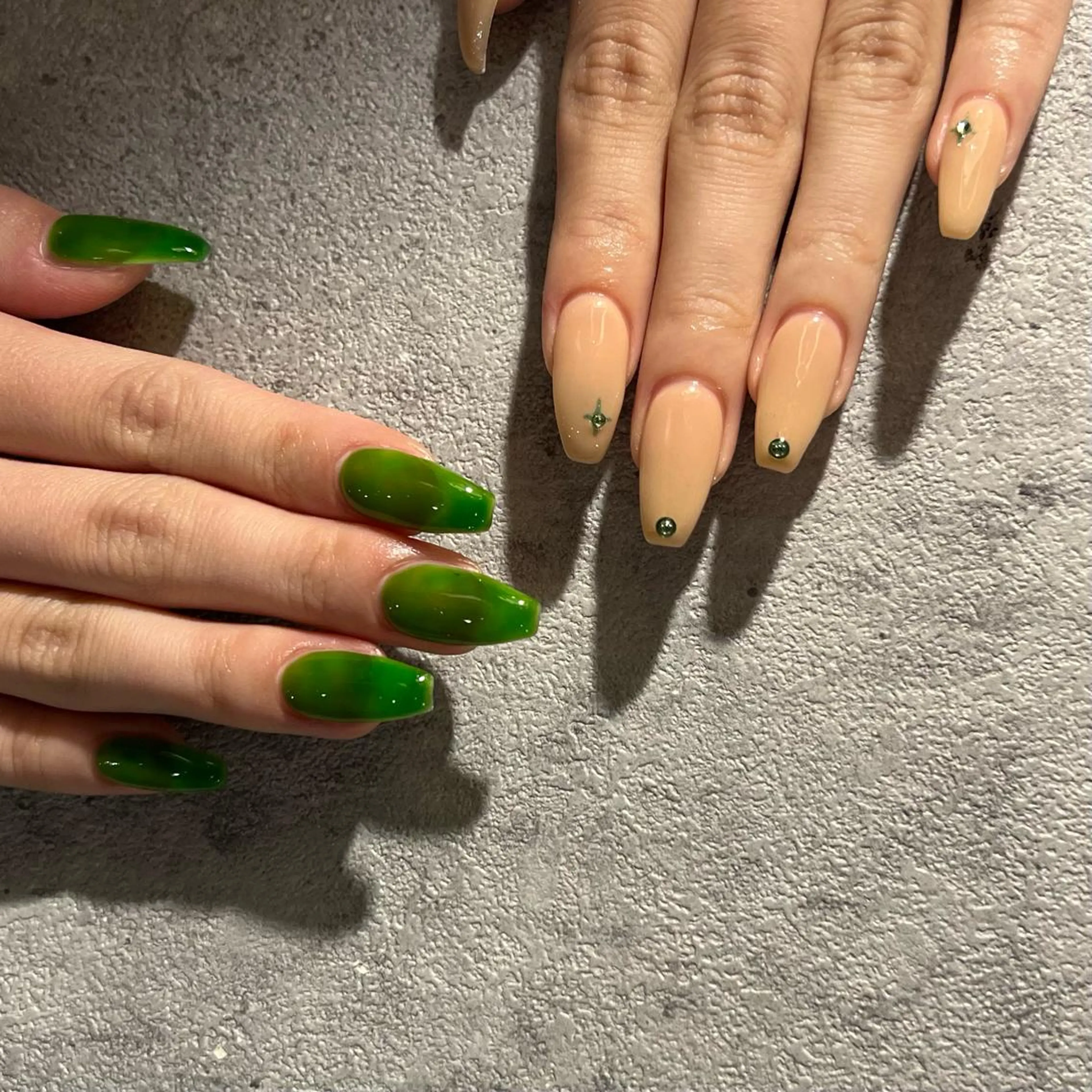 ネイル グリーン ハンドネイル 𝐫𝐚𝐢 𝐧𝐚𝐢𝐥の眉毛・アイブロウイメージ