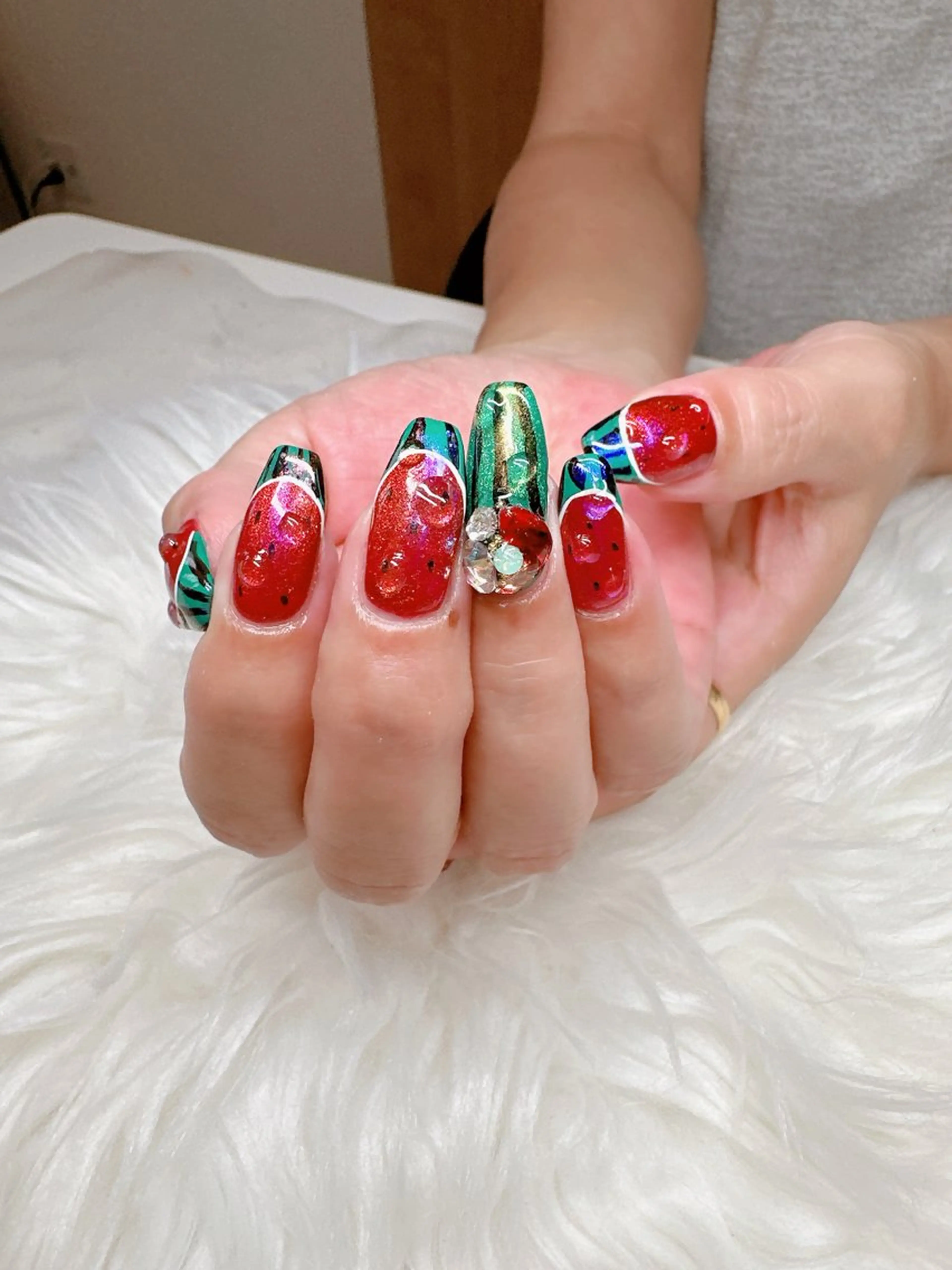 ネイル オーロラネイル ストーンネイル 高島 夏海のネイルデザイン