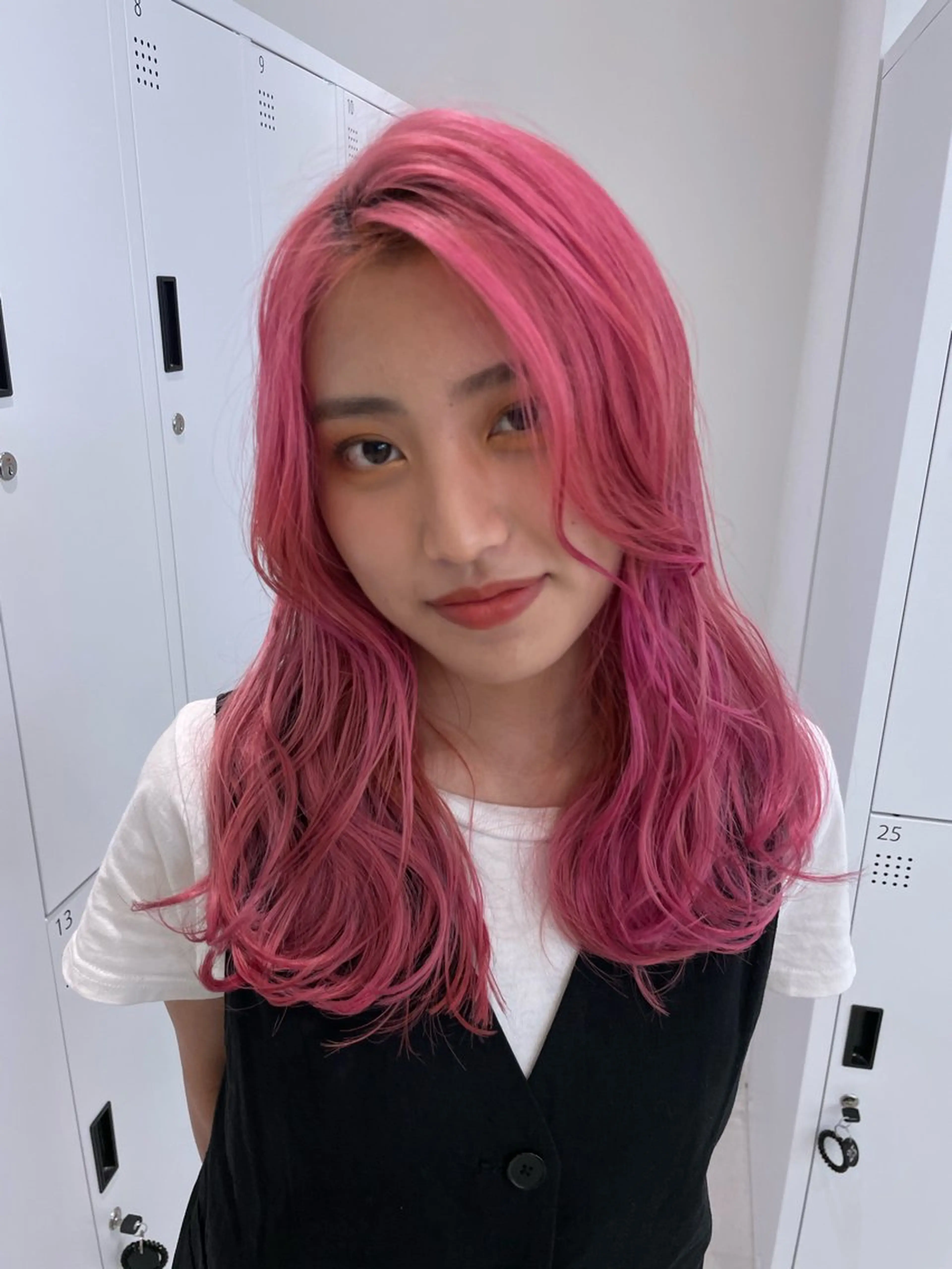 セミロング くびれヘア 韓国風ヘア レイヤーカット 小顔カット 似合わせカットが 得意な美容師のヘアスタイル