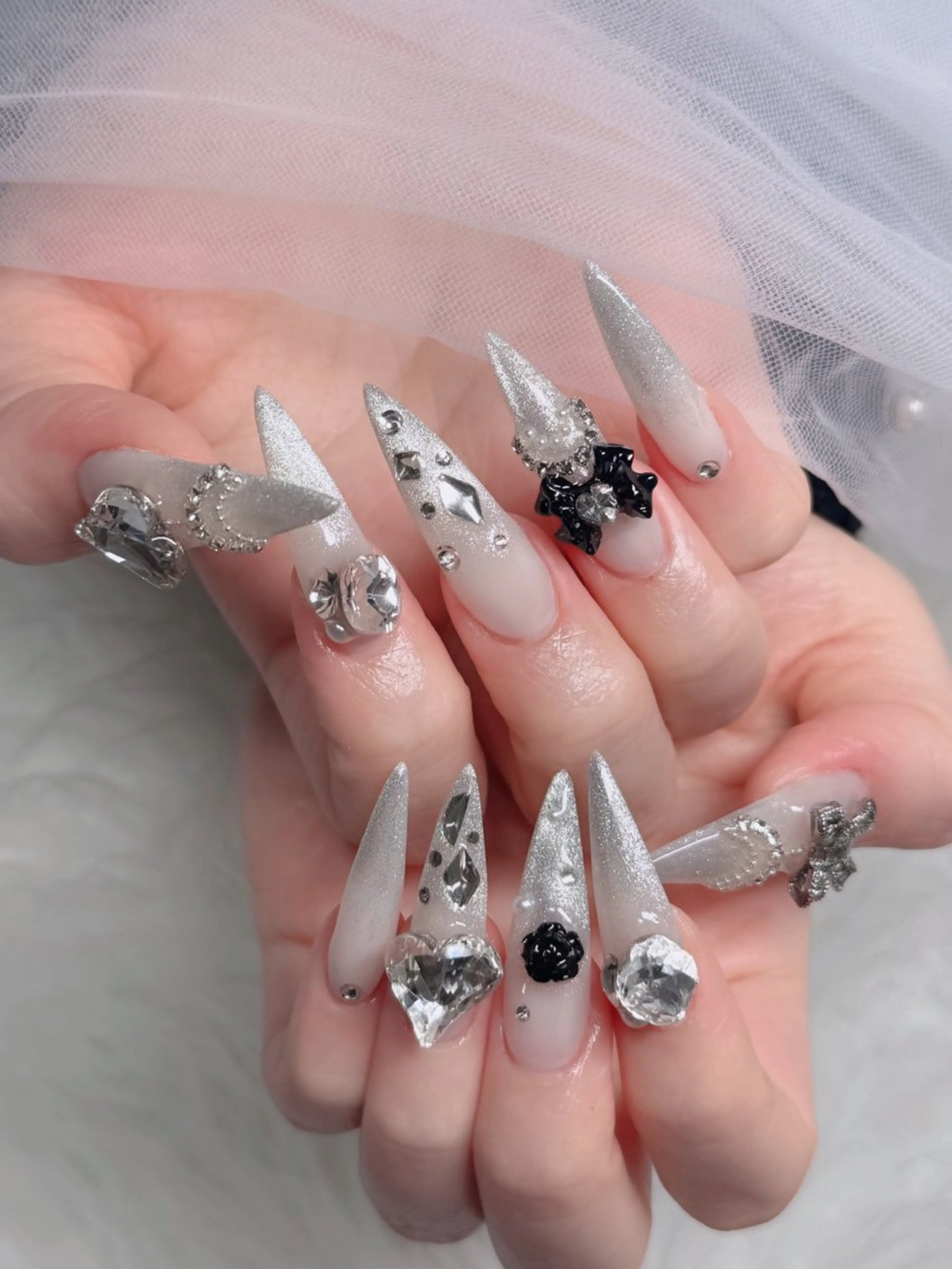 ネイル オーロラネイル フレンチネイル ジェルネイル ハロウィン キラキラネイル ハンドネイル H.baby Nail Salonのネイルデザイン