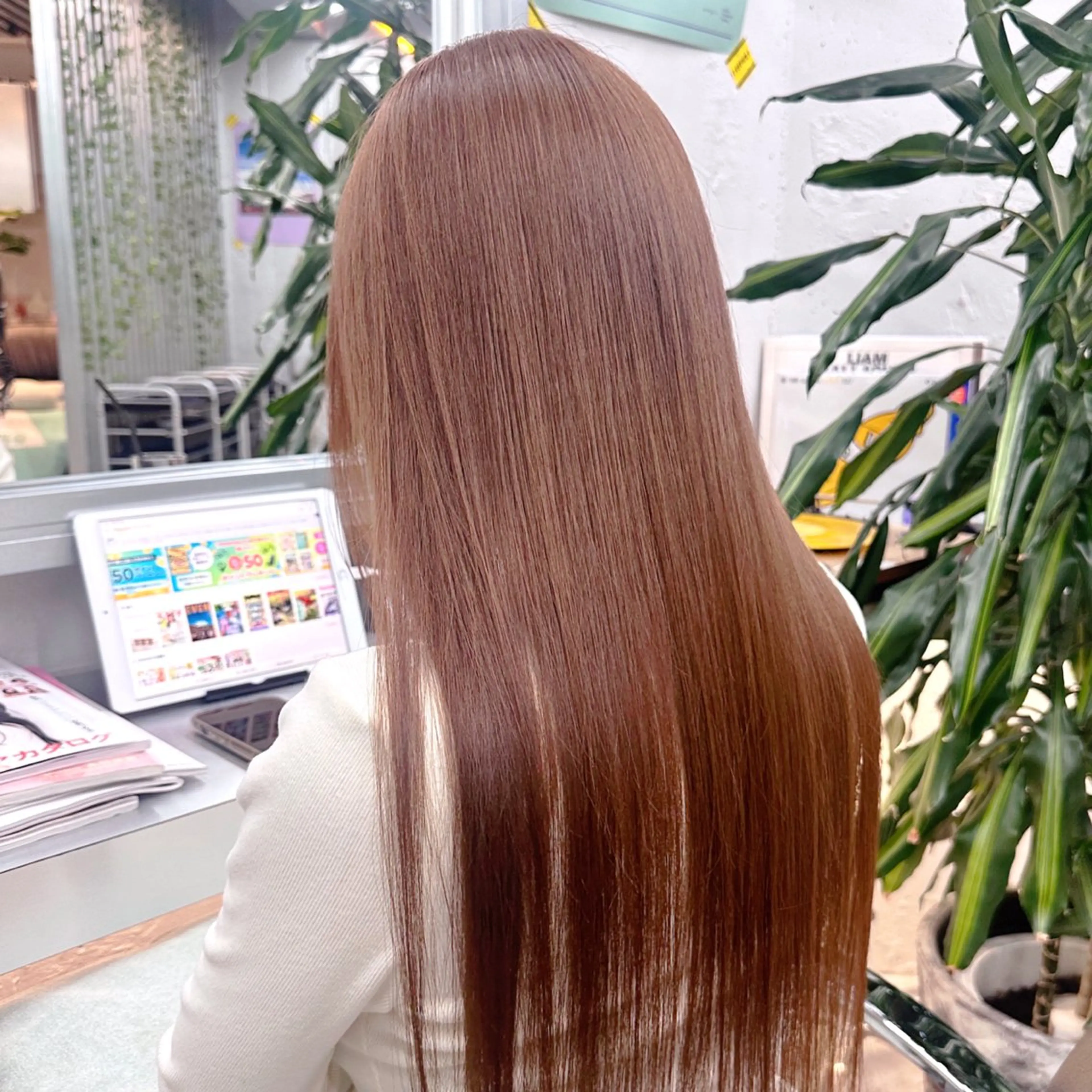 ロング カラー ヘアカラー トリートメント 岡野 静華のヘアスタイル