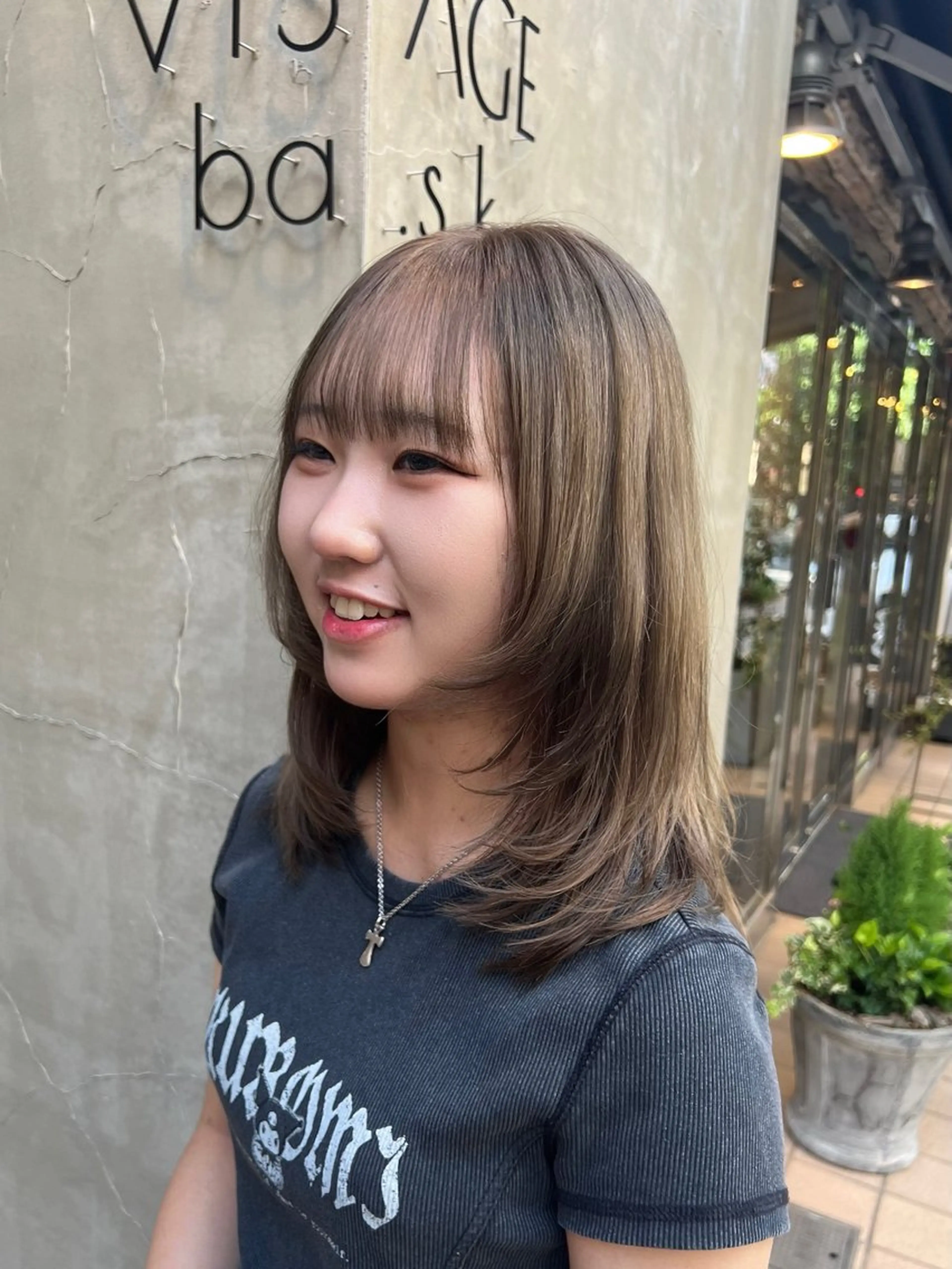 ミディアム カラー ミディアムレイヤー アッシュ ベージュカラー 透明感カラー 韓国風ヘア カット ヘアカラー トリートメント いぐち しょうた🫧 ブリーチカラー🫧のヘアスタイル