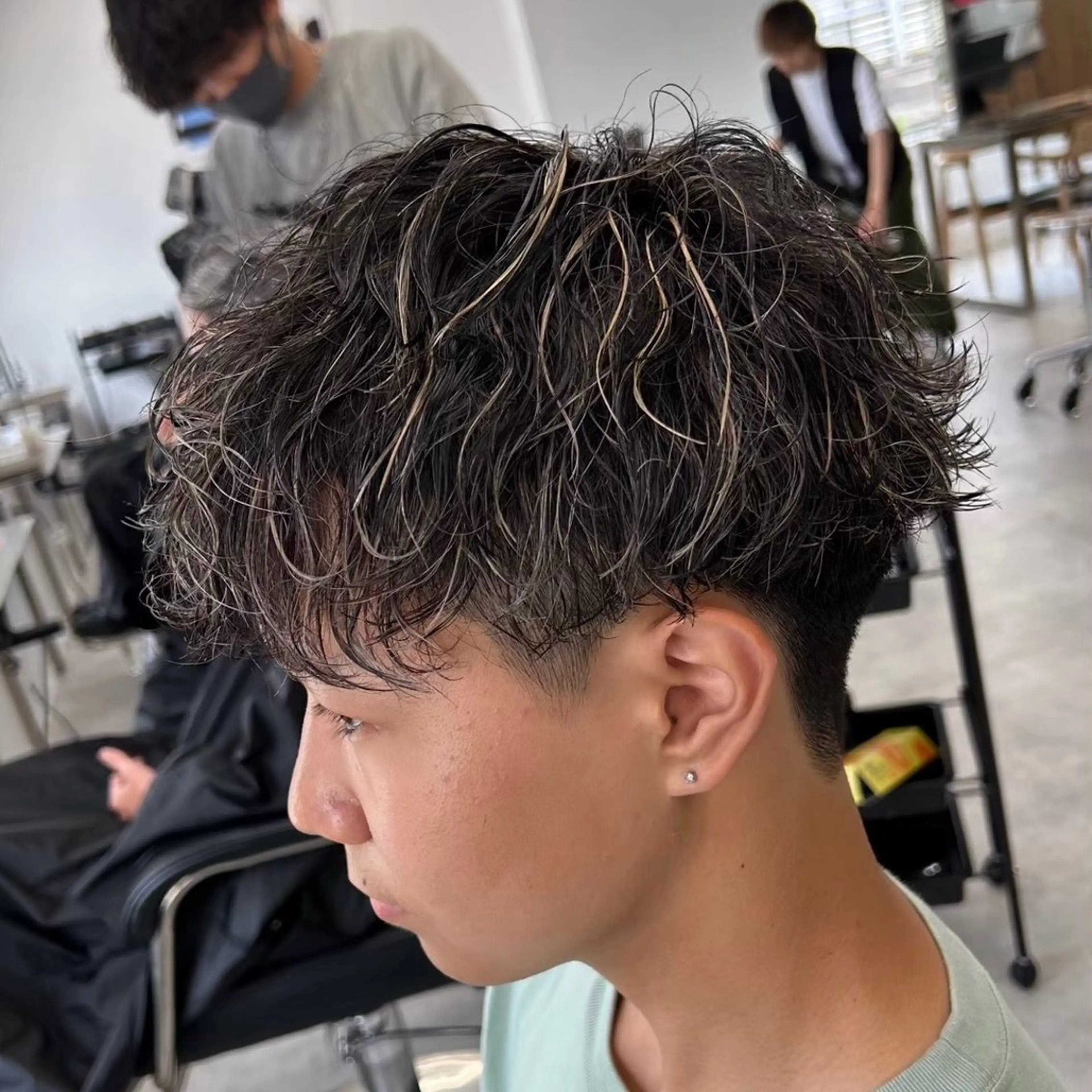 ショート カラー パーマ メンズ メンズハイライト 波巻きパーマ ハイライトカラー ハイライト カット パーマ メンズパーマ/波巻き 新潟/万代/夏芽🎀のヘアスタイル