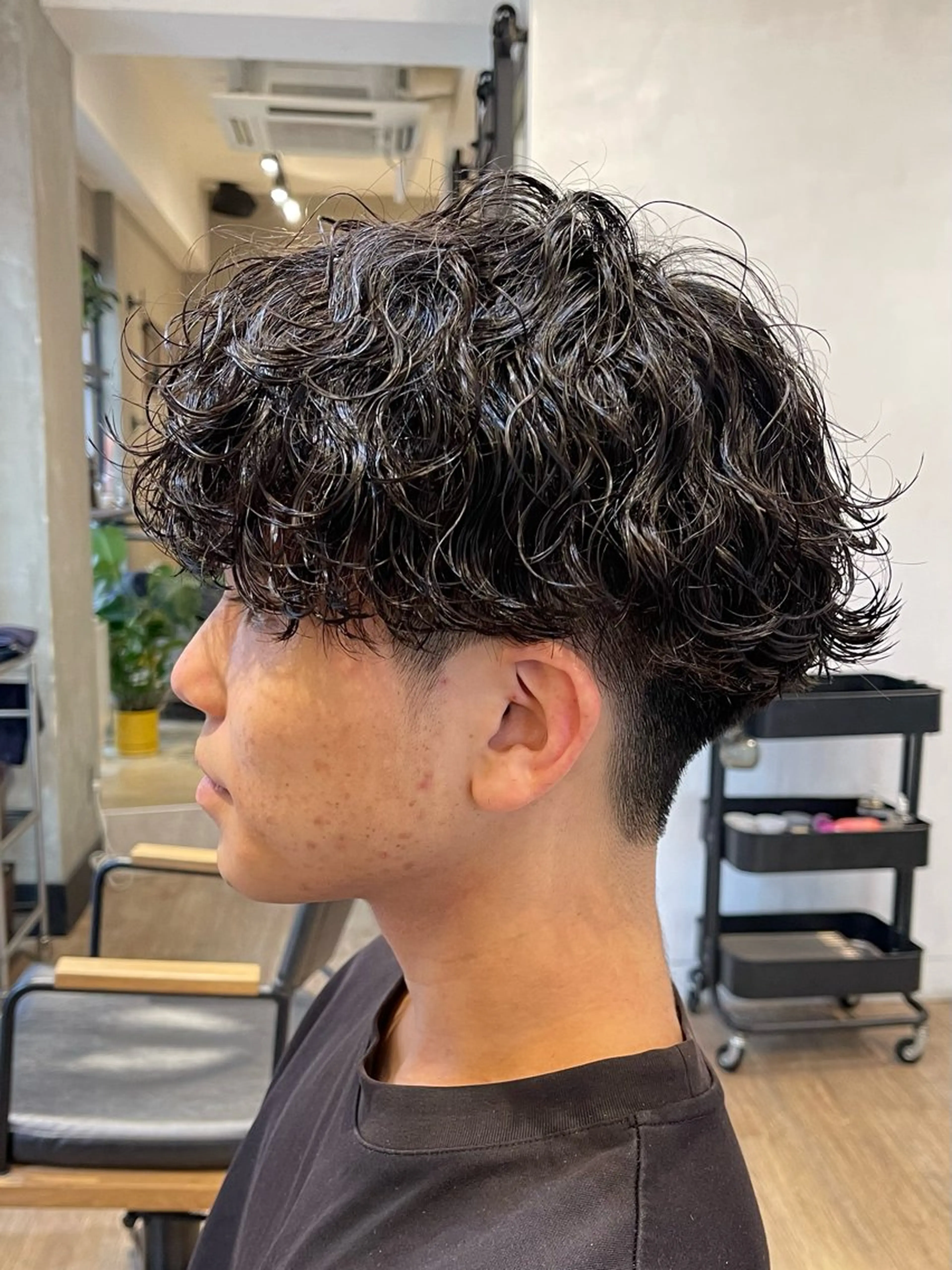 ショート パーマ メンズ ビジネス フェードカット メンズ韓国風 マッシュ メンズパーマ カット パーマ トリートメント ヘアセット 新宿メンズ専門 髪質改善パーマ特化のヘアスタイル