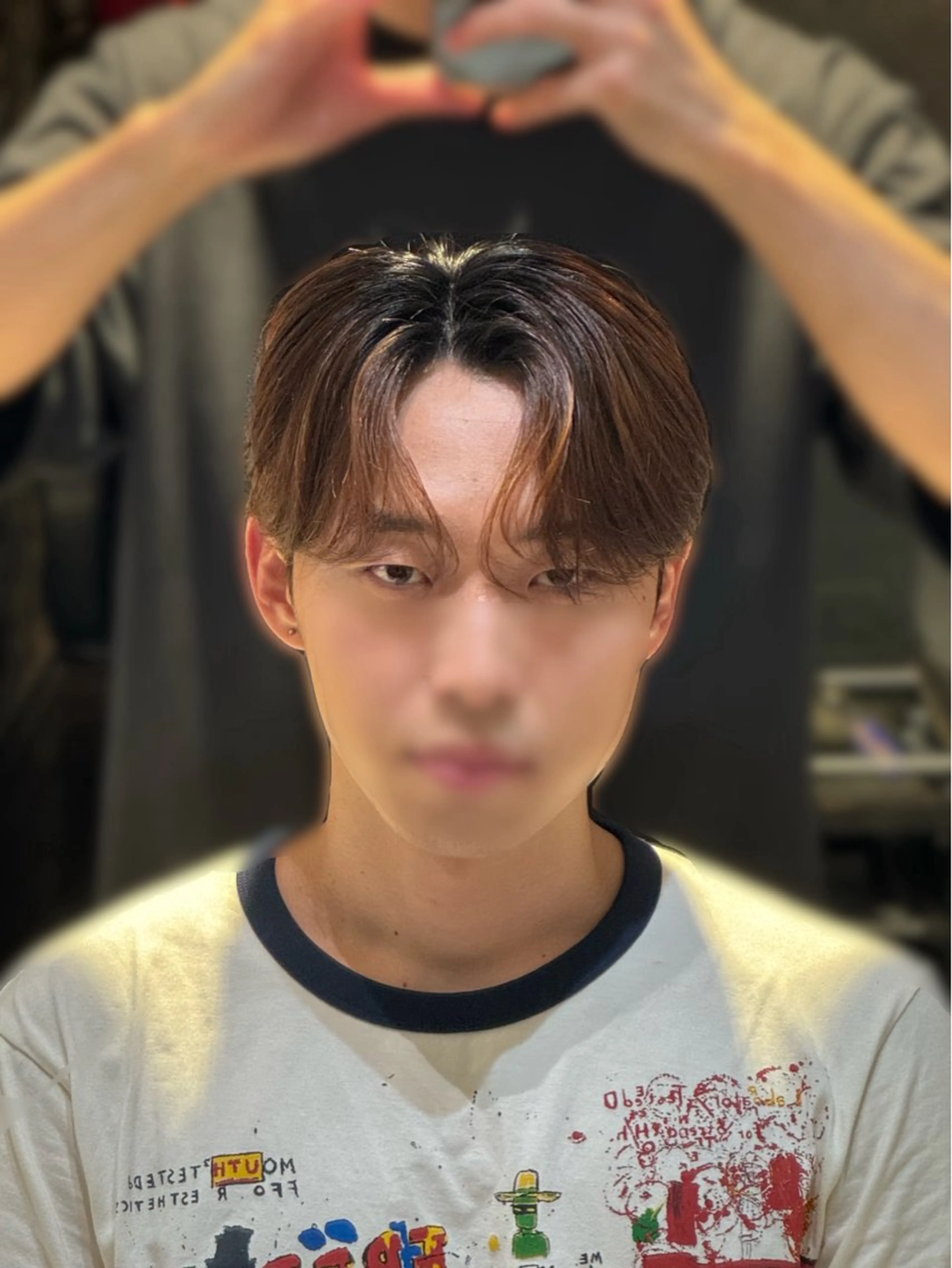 ショート カラー パーマ メンズ センターパート コンマヘア ダウンパーマ カルマパーマ メンズ韓国風 YUKI🇰🇷 カルマ／ダウンパーマのヘアスタイル