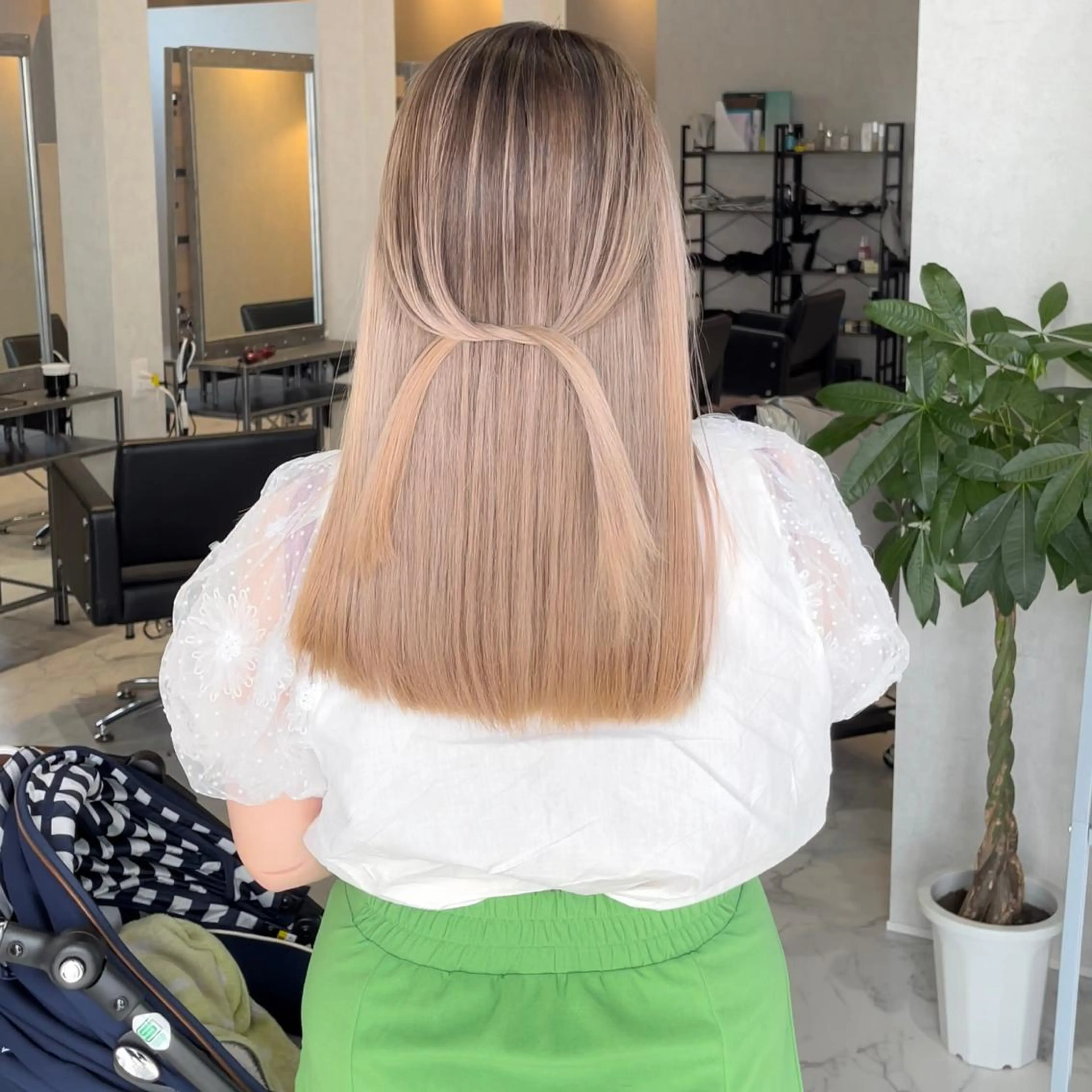 ミディアム カラー ヘアアレンジ バレイヤージュ デザインカラー ハイライトカラー 外国人風カラー ハイライト カット ヘアカラー トリートメント アンドウ ユウ/ レイヤーカット/韓国のヘアスタイル