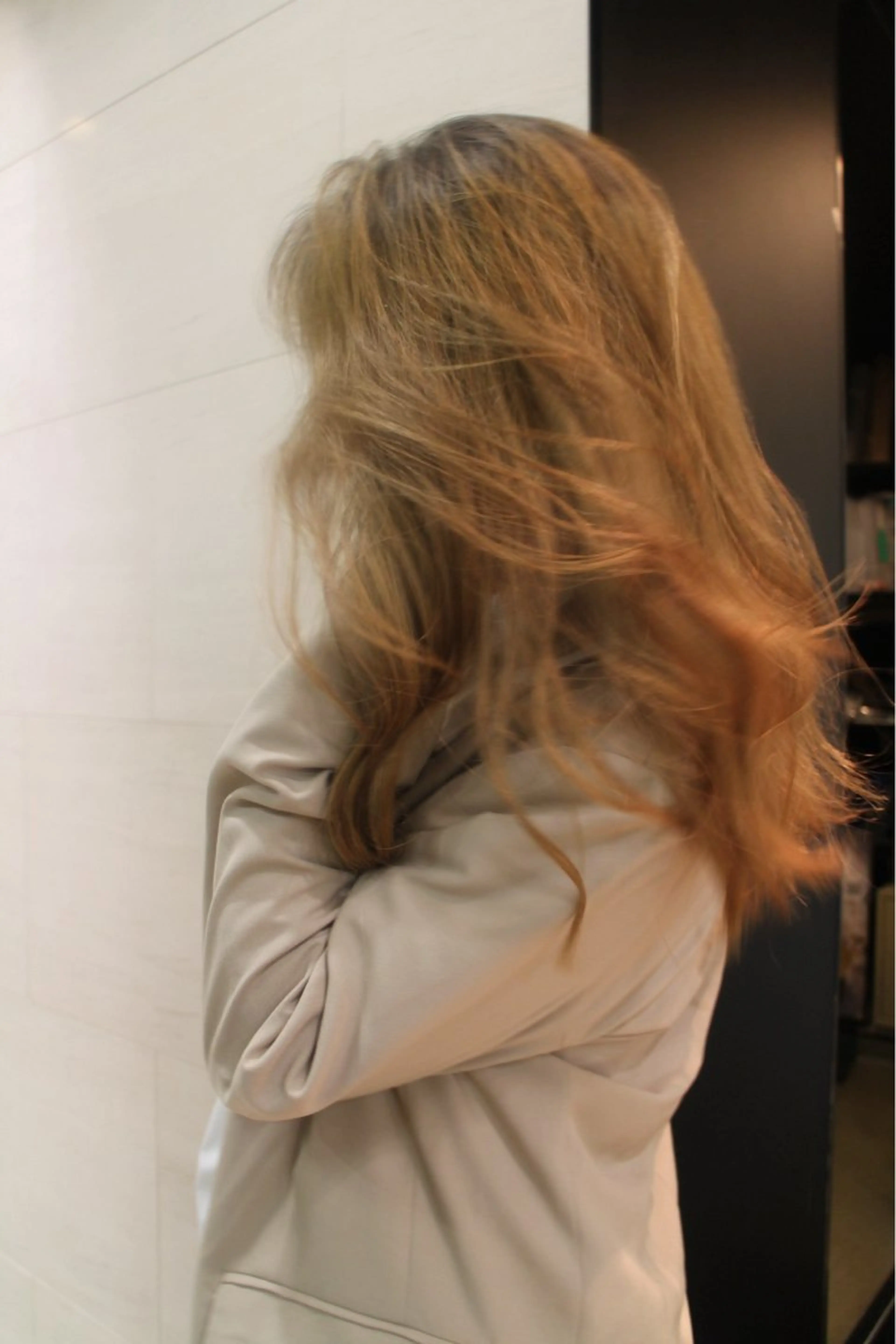 ロング カラー ブロンド ブリーチカラー/ベー ジュ/Hono🦖のヘアスタイル