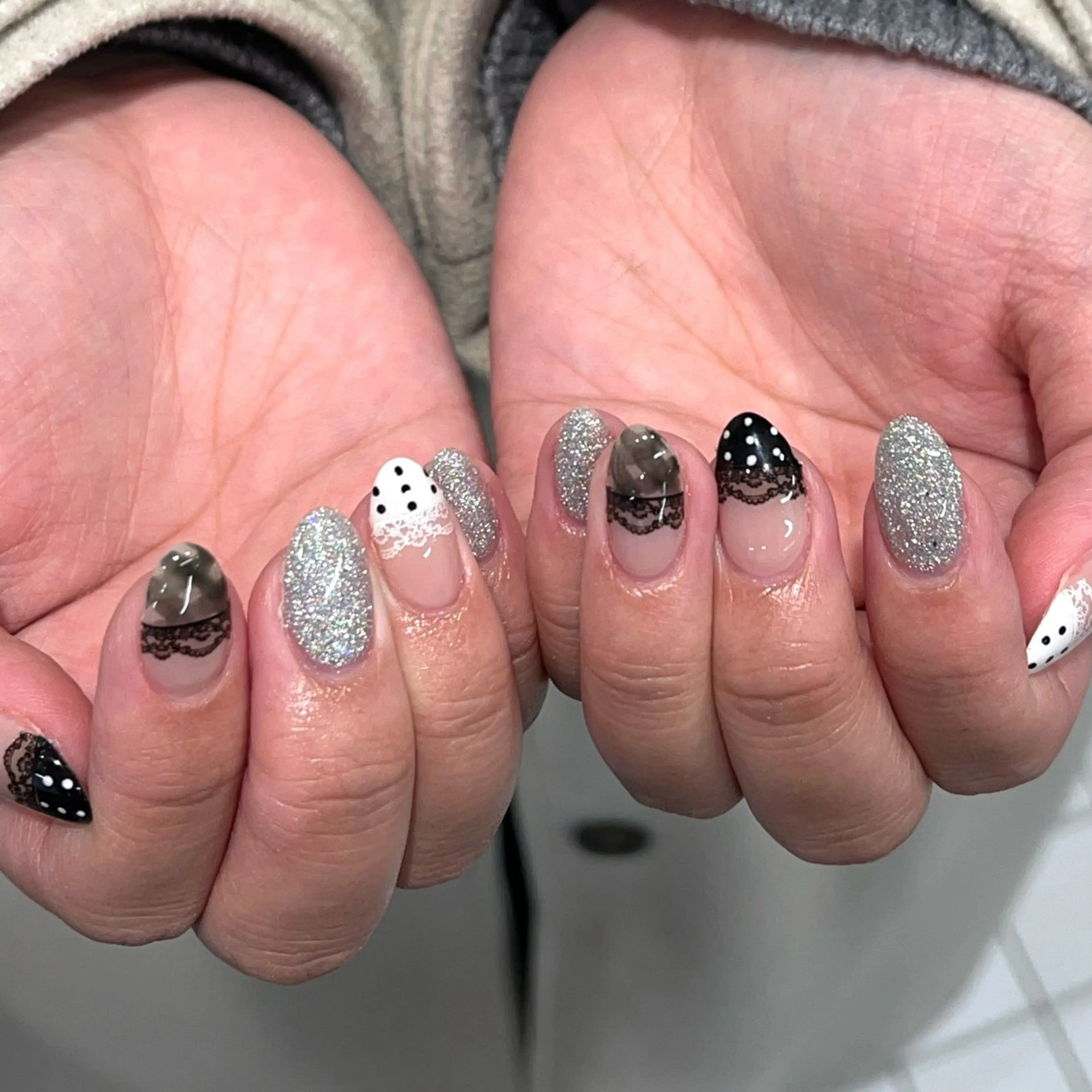 ネイル ドット キラキラネイル レース ロングネイル リボン ハンドネイル eight nail 春菜のネイルデザイン