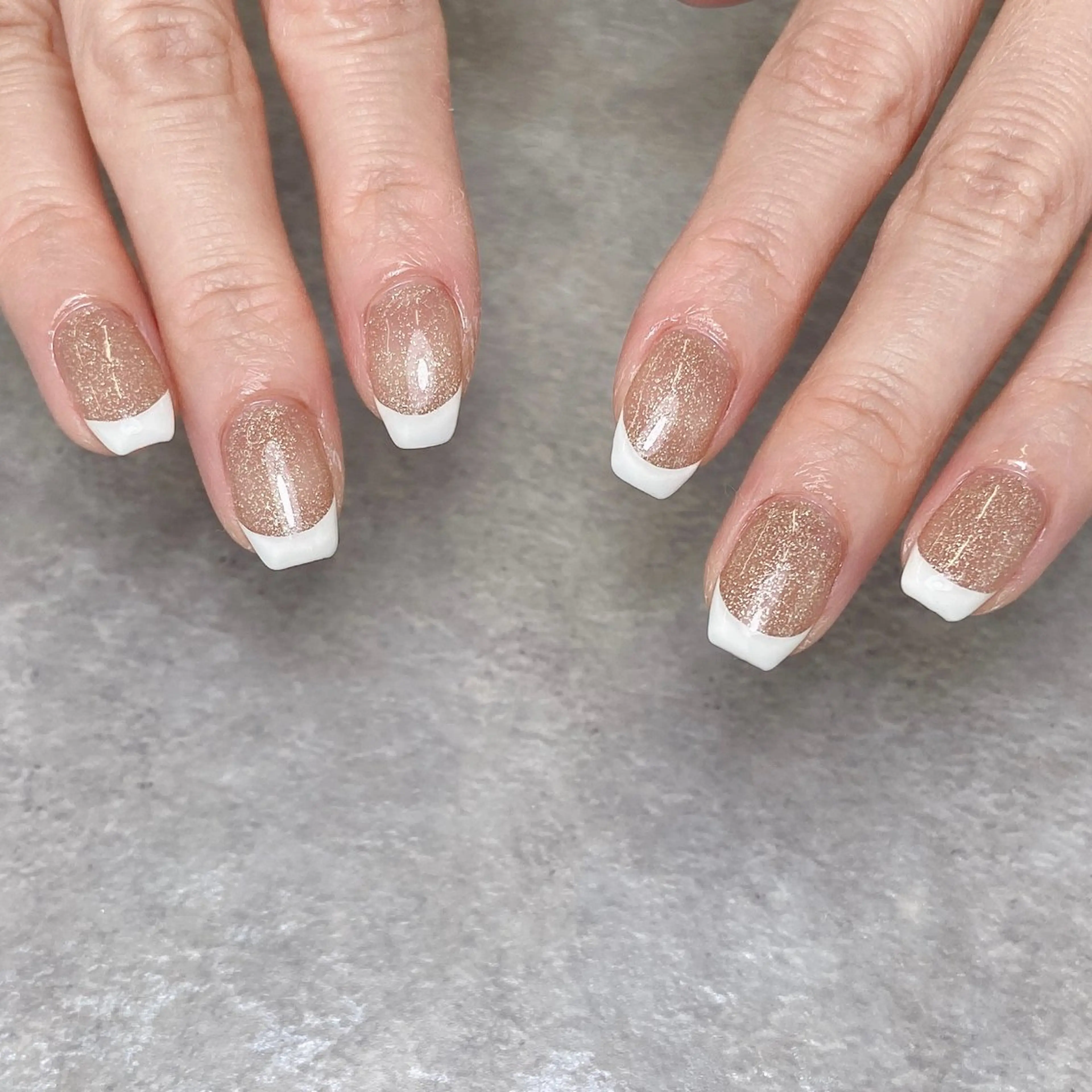 ❣️特別値下げ中❣️【オフあり】ハンド💅🏻白フレンチor白グラデーションの写真