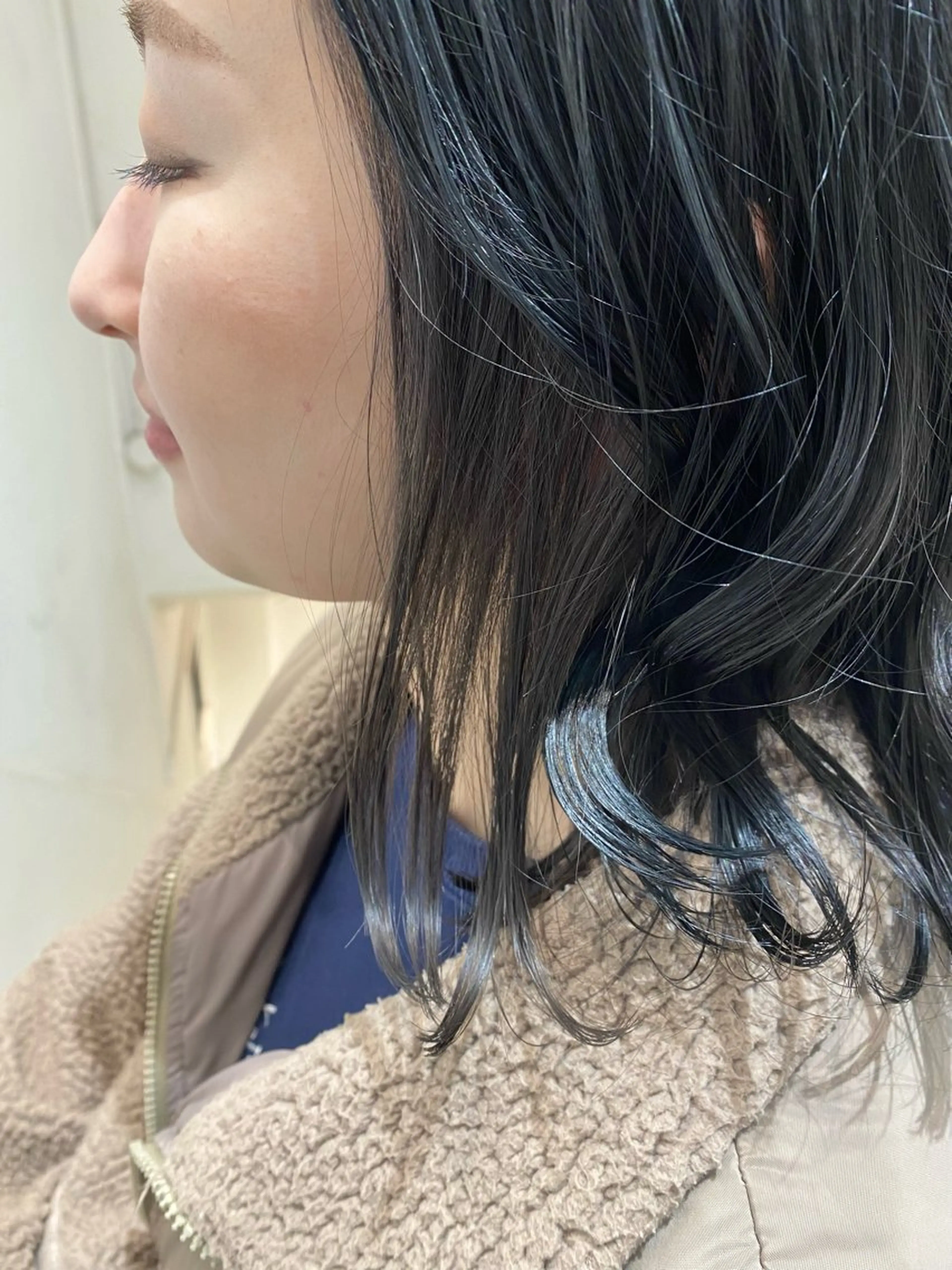 カラー アッシュ シルバー ✨くびれスタイル✨️ 戸嶋穂乃香のヘアスタイル