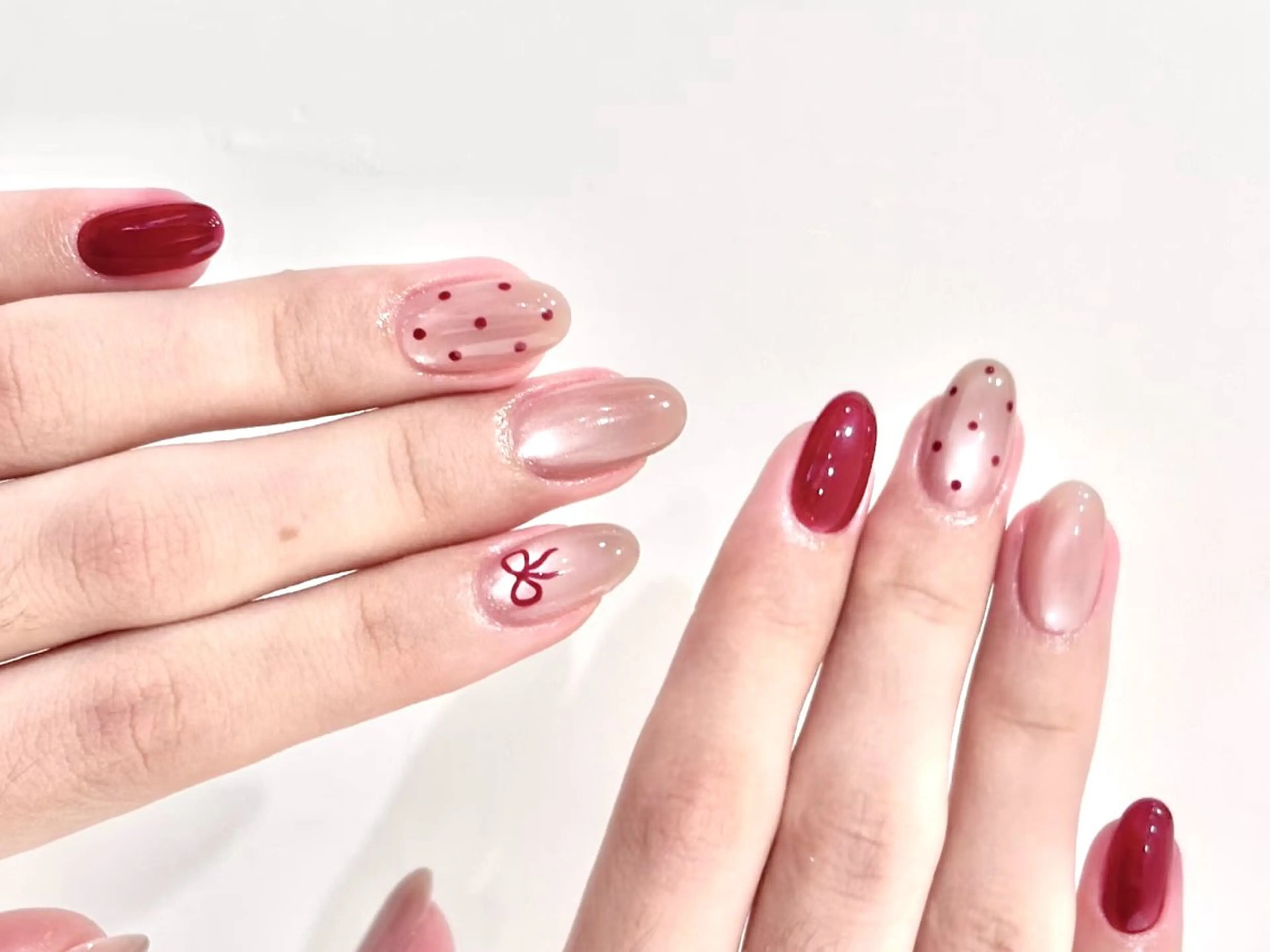 ネイル チークネイル ドット ガーリー マグネットネイル リボン ハンドネイル ハンドケア DarkHoney 池袋店のネイルデザイン